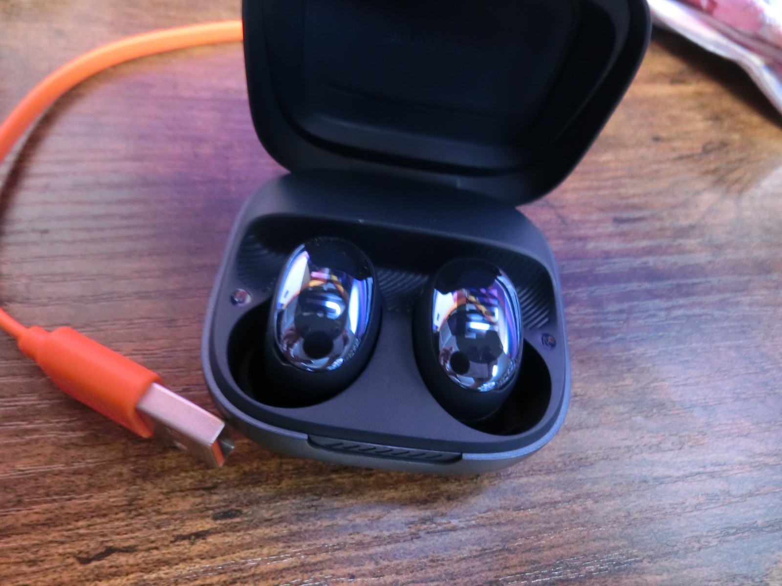 JBL Live Free 2 TWS True wireless Noise Cancelling earbuds blue
