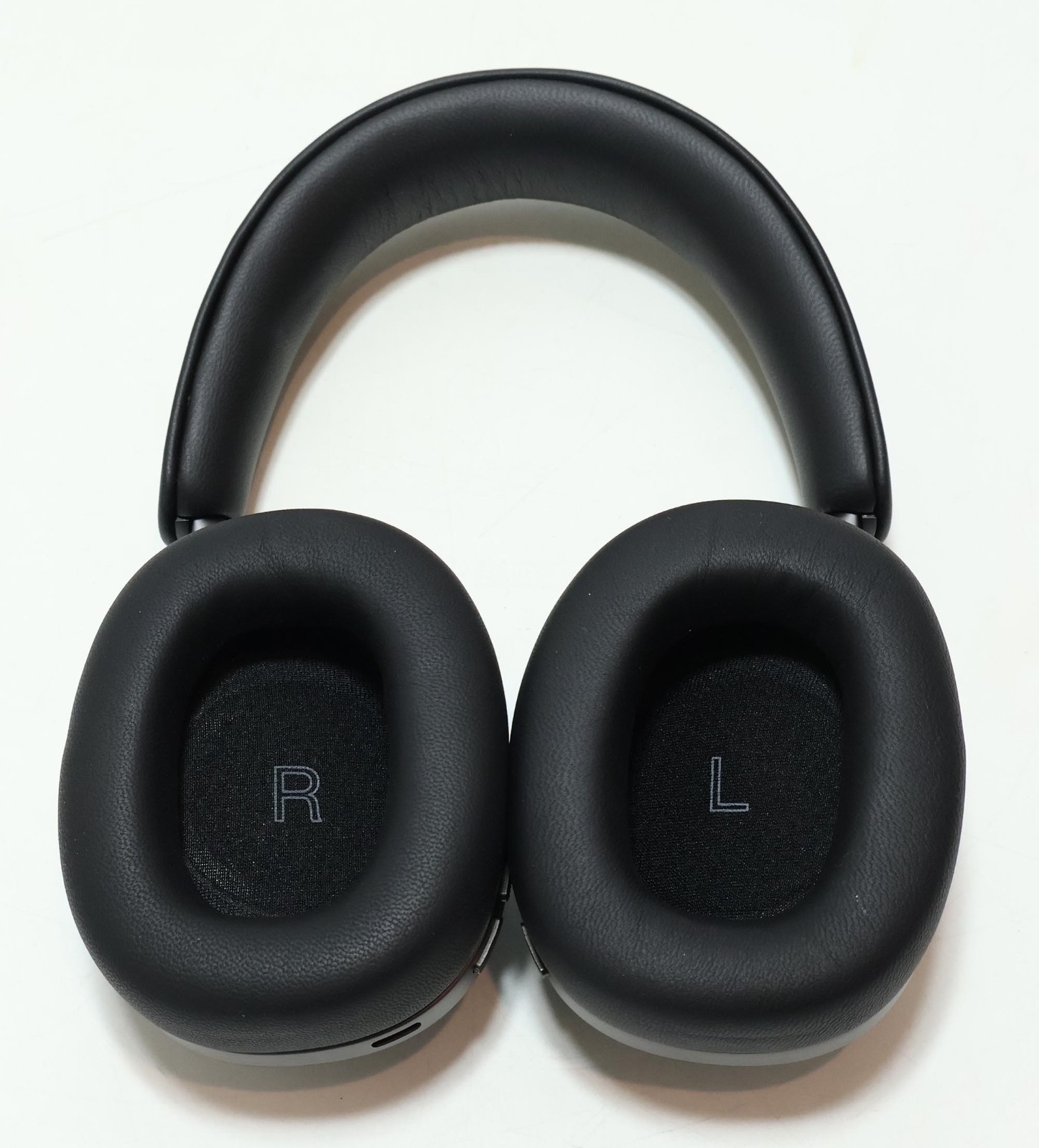 Bowers and Wilkins PX8 Model FP42951 (Black/Gray)