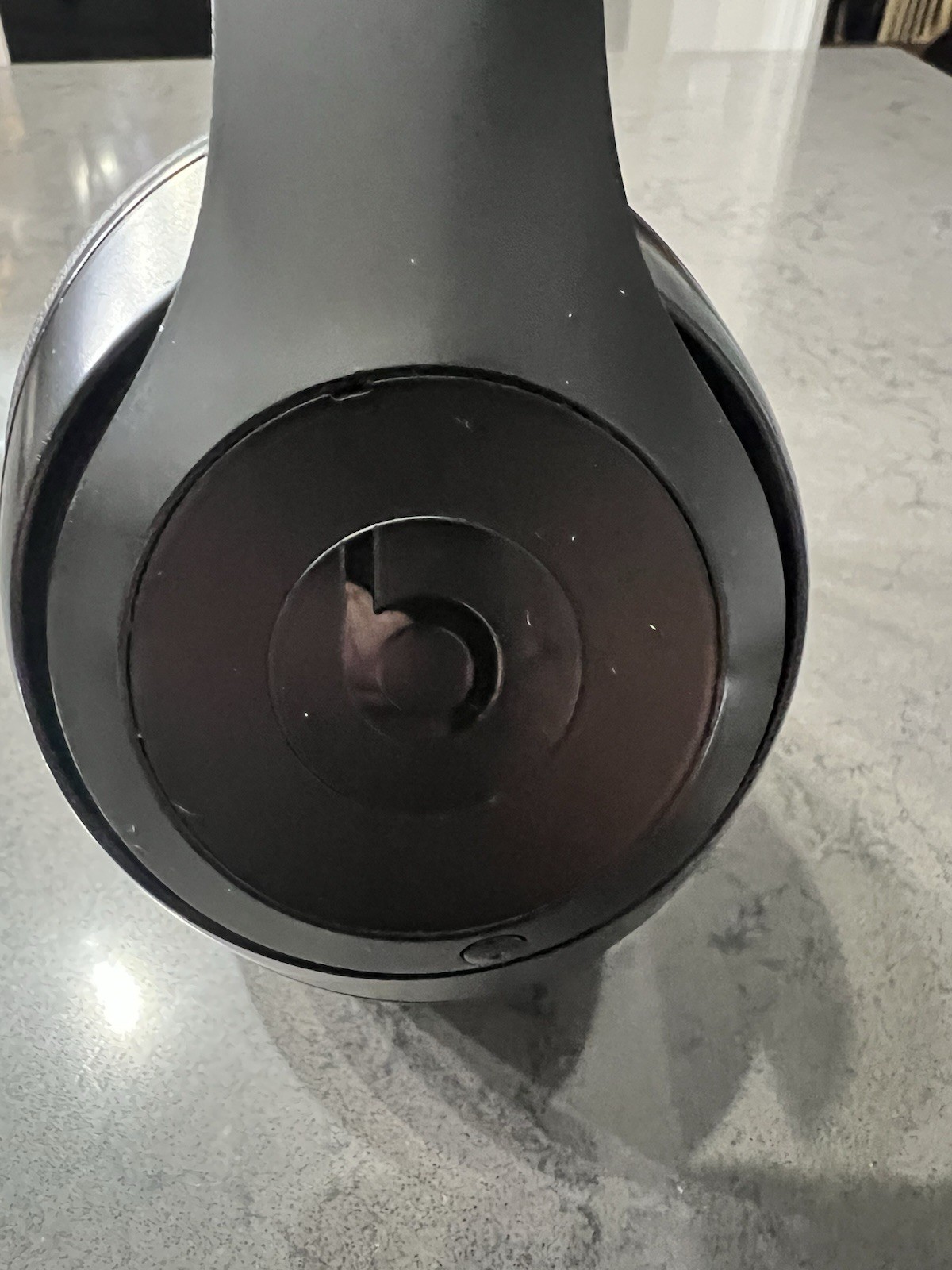 Beats by Dr. Dre Studio3 Over the Ear Wireless Headphones – Black Small Tear