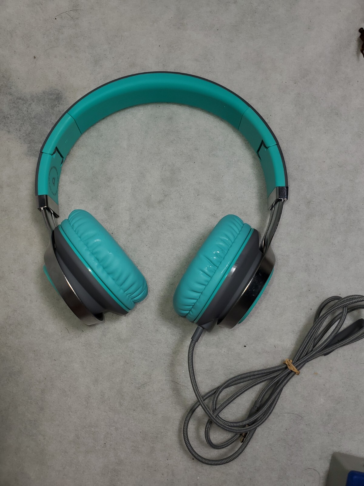 Artix CL750 Wired Headphones with Mic & Volume Control — 90% Noise Cancelling