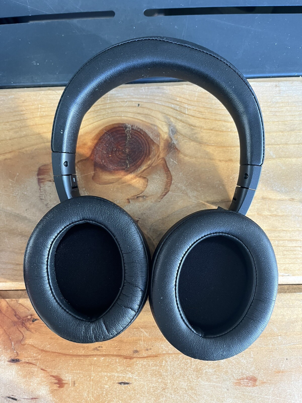 Raycon The Everyday Over-Ear Headphones Wireless Built-in Microphone