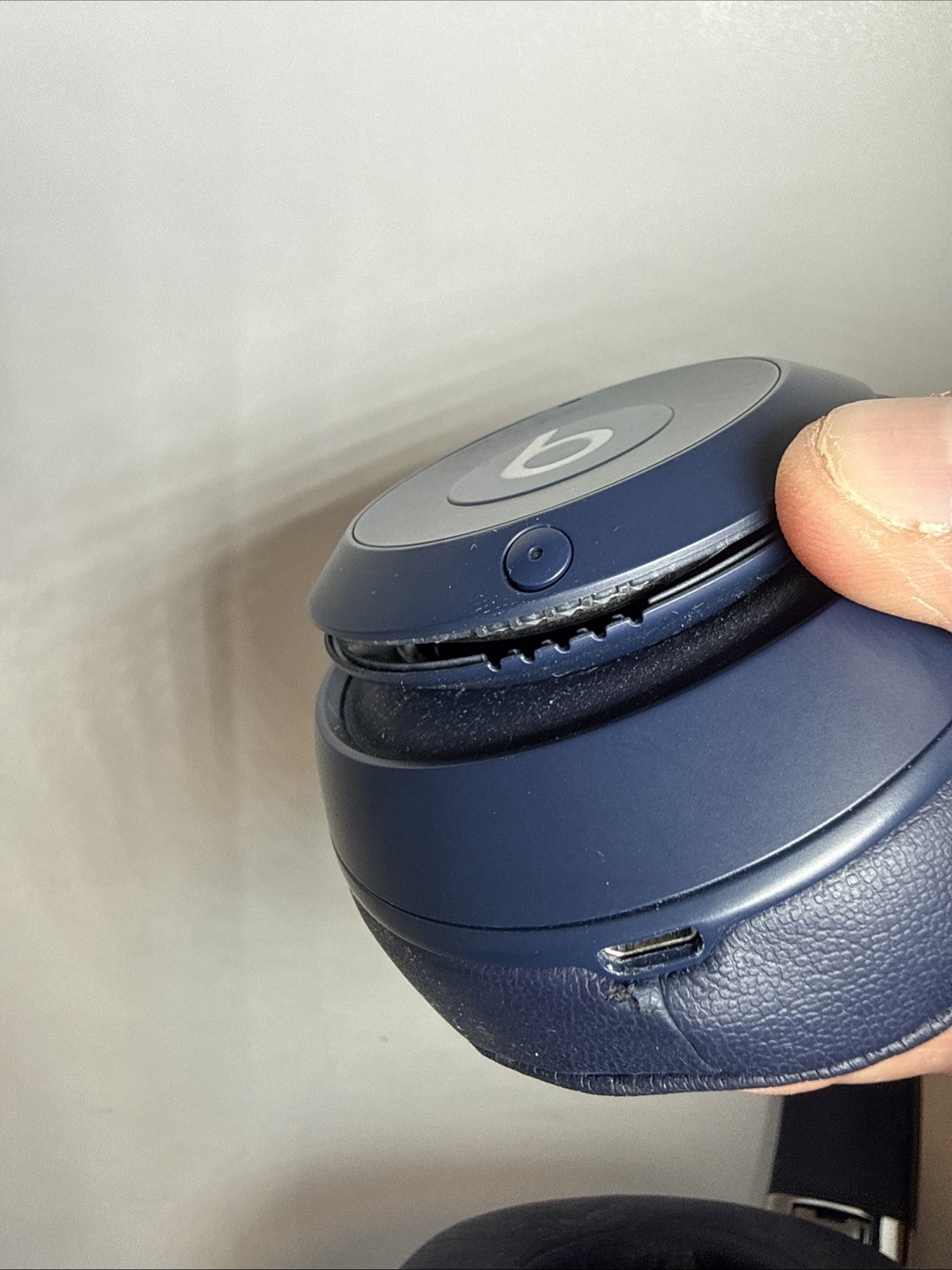 Beats by Dr. Dre Studio3 Headband Wireless Headphones – Blue. Works, Read