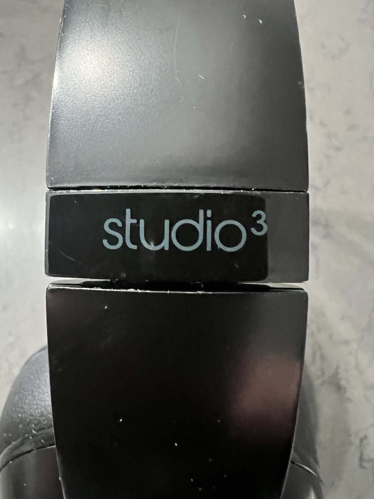 Beats by Dr. Dre Studio3 Over the Ear Wireless Headphones – Black Small Tear