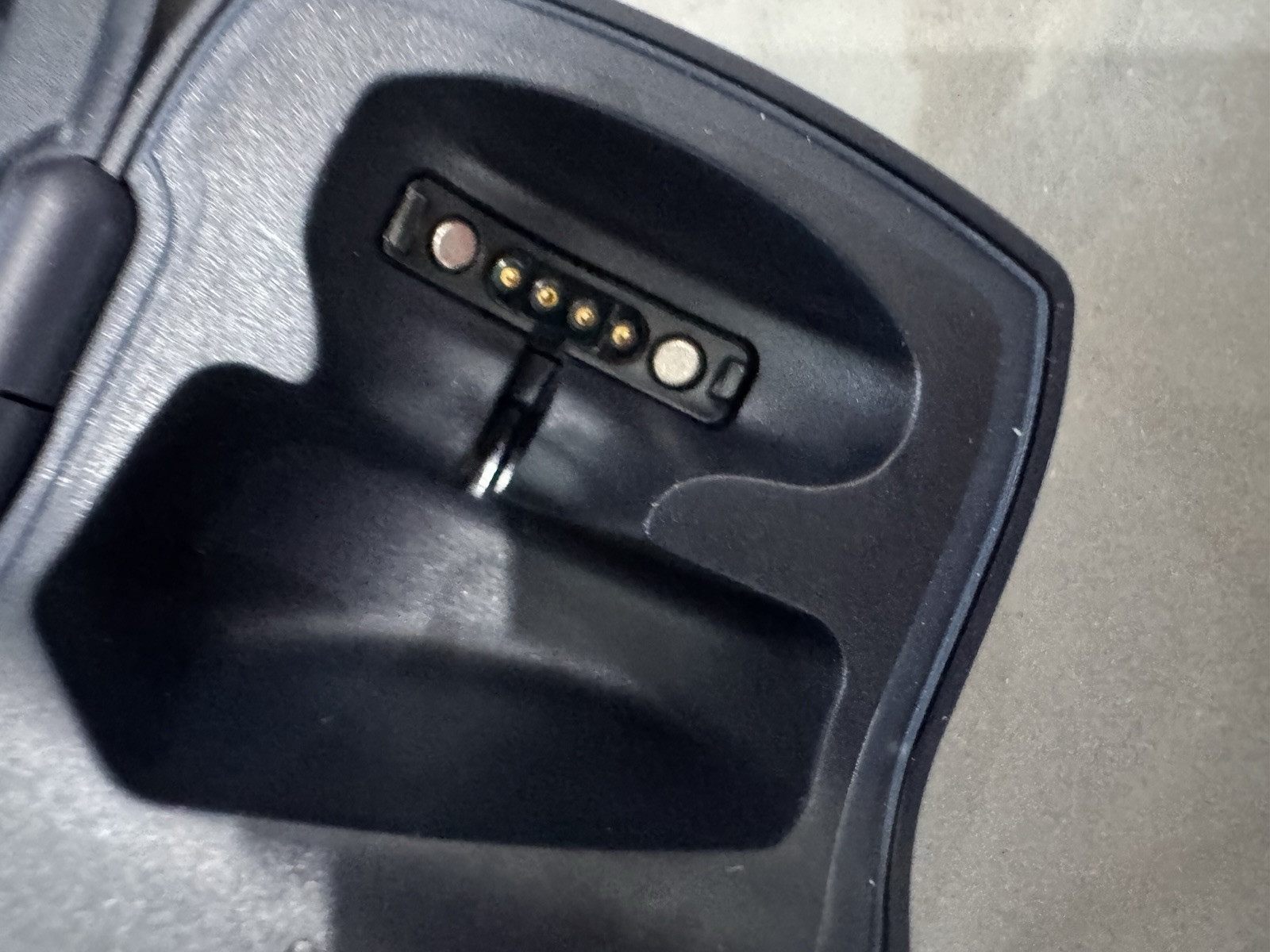 BOSE SOUNDSPORT FREE 423729 HEADPHONES BUDS ——-CHARGING CASE CRADLE ONLY -BLUE