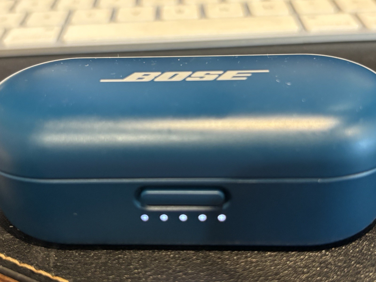 Broken Bose Sport Wireless Earbuds 427929 Read