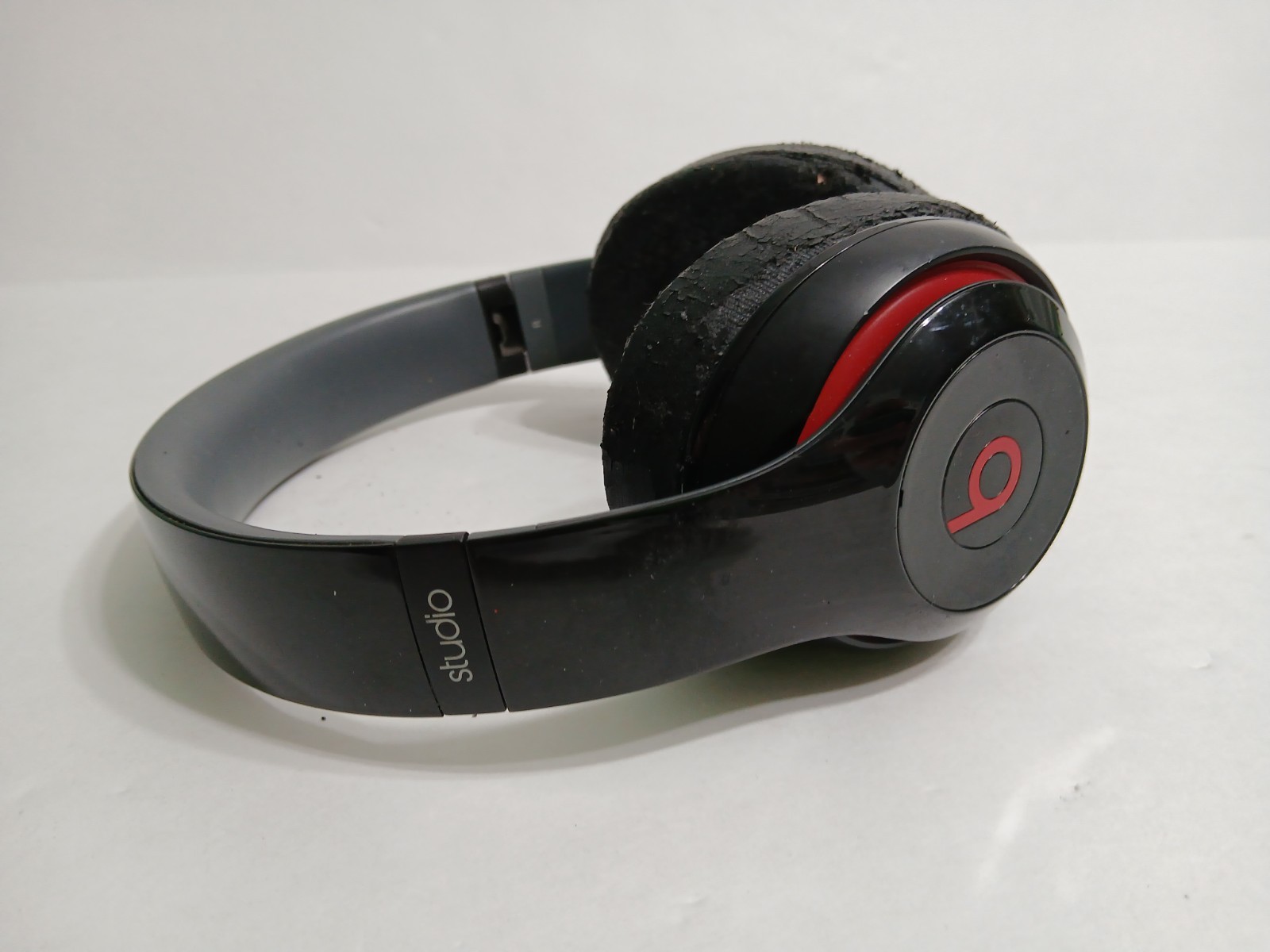 Beats by Dr. Dre Studio 2.0 White Over The Ear Wired Headphones Model B0500