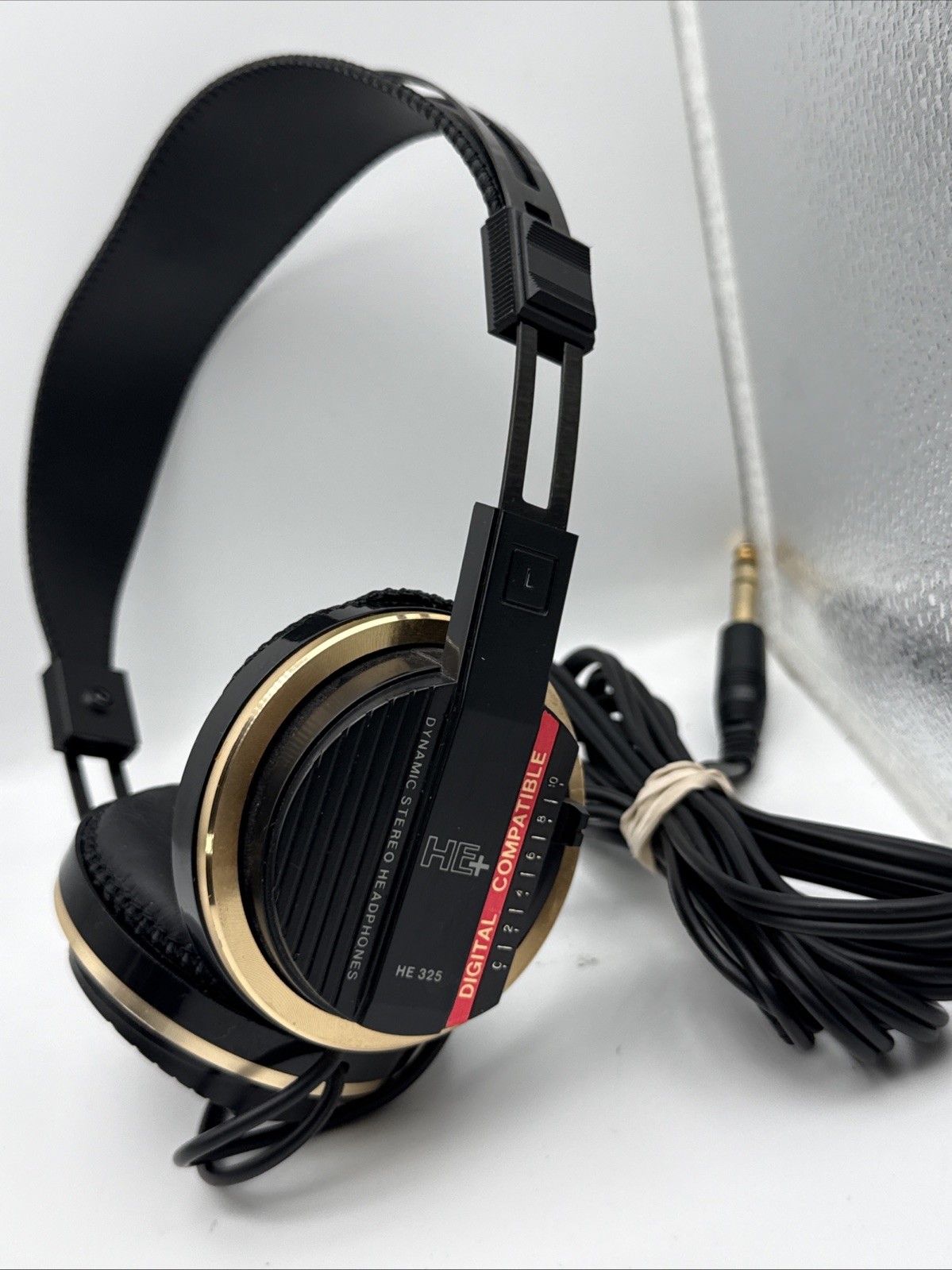 Vintage HE+ HE 325 Over The Ear Dynamic Stereo Headphones 1980’s