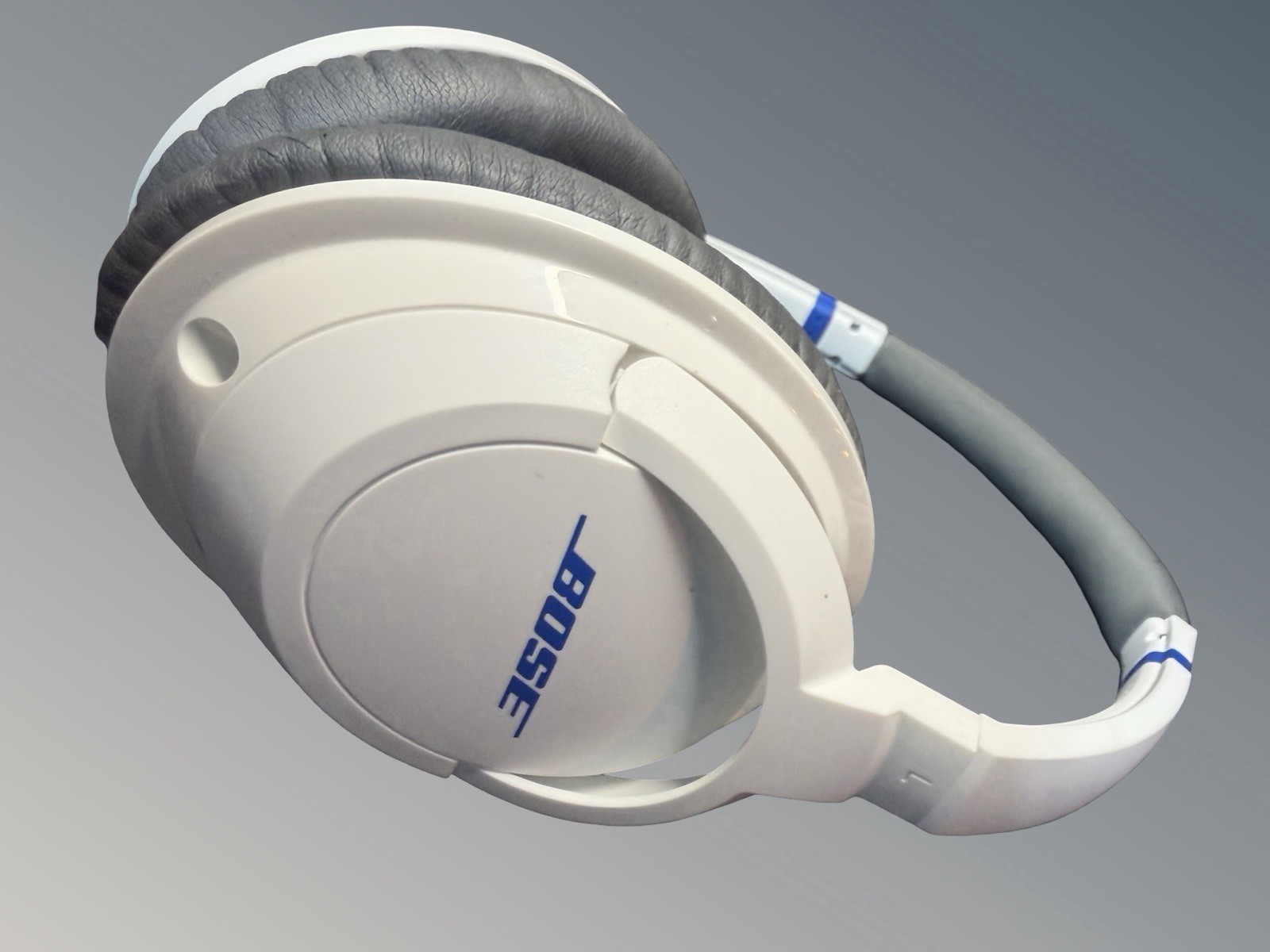 Bose SoundTrue Around-Ear AE Wired Headphones Headset White – Great Conditio