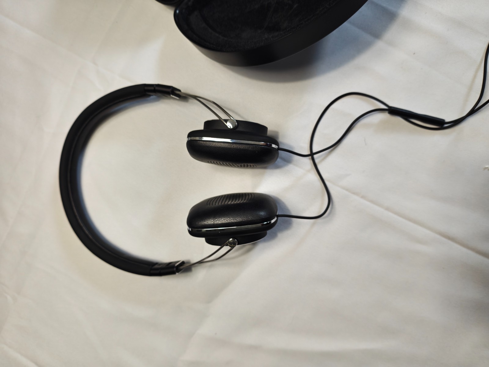Bowers & Wilkins P3 Series 2 On-Ear Wired Headphones Black w/ Hard Case