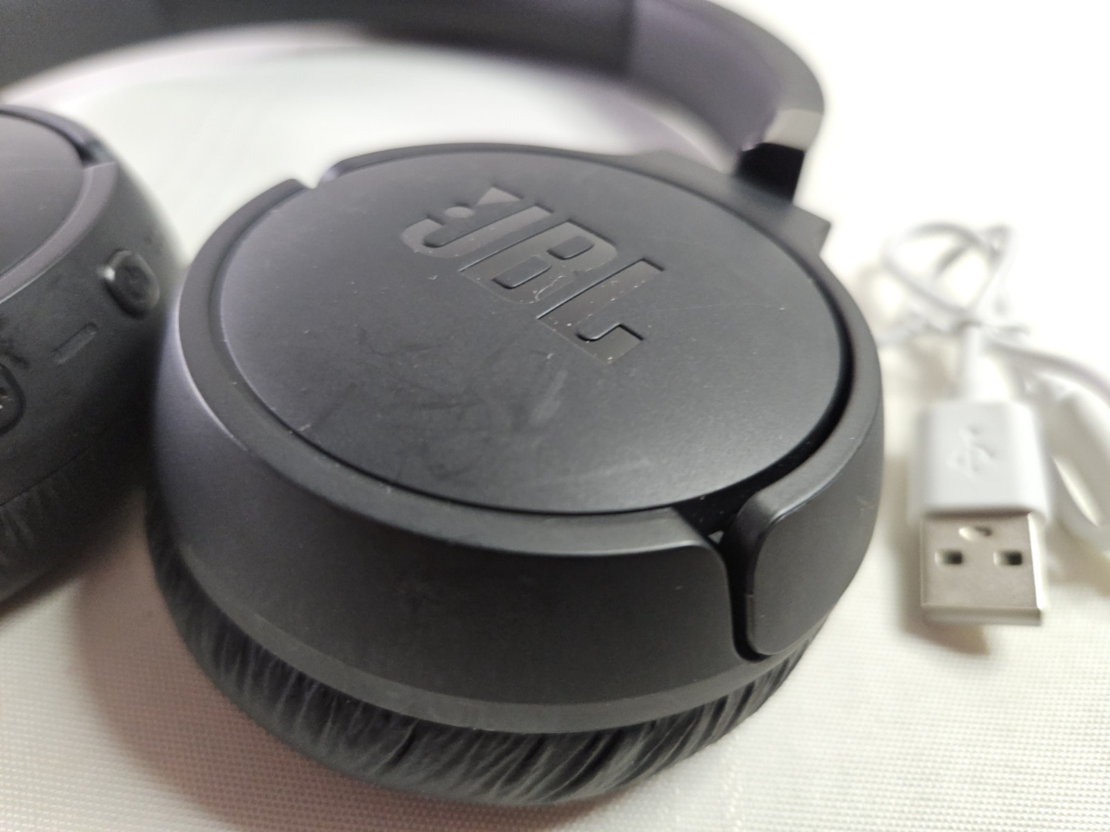 JBL Tune 670NC Wireless On-Ear Headphones with Adaptive Noise Cancelling – Black