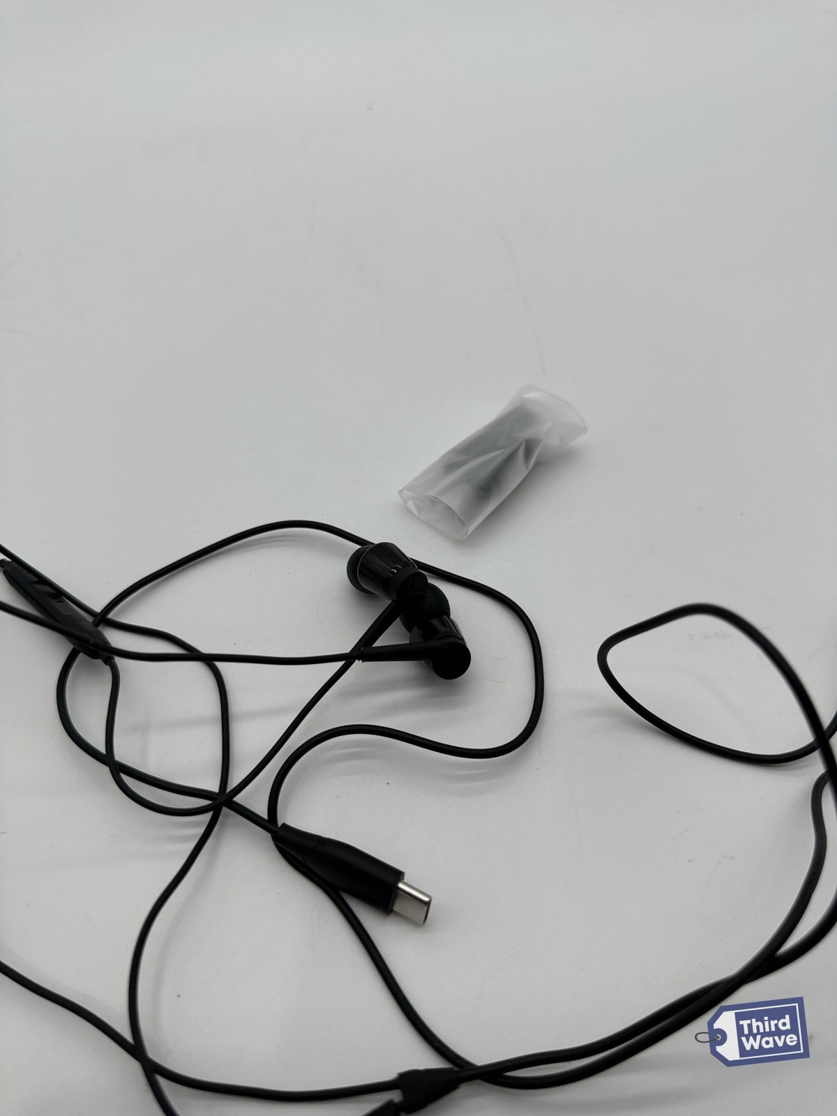 USB-C Wired Earbuds In-Ear Headphones with Microphone Type-C Digital Audio