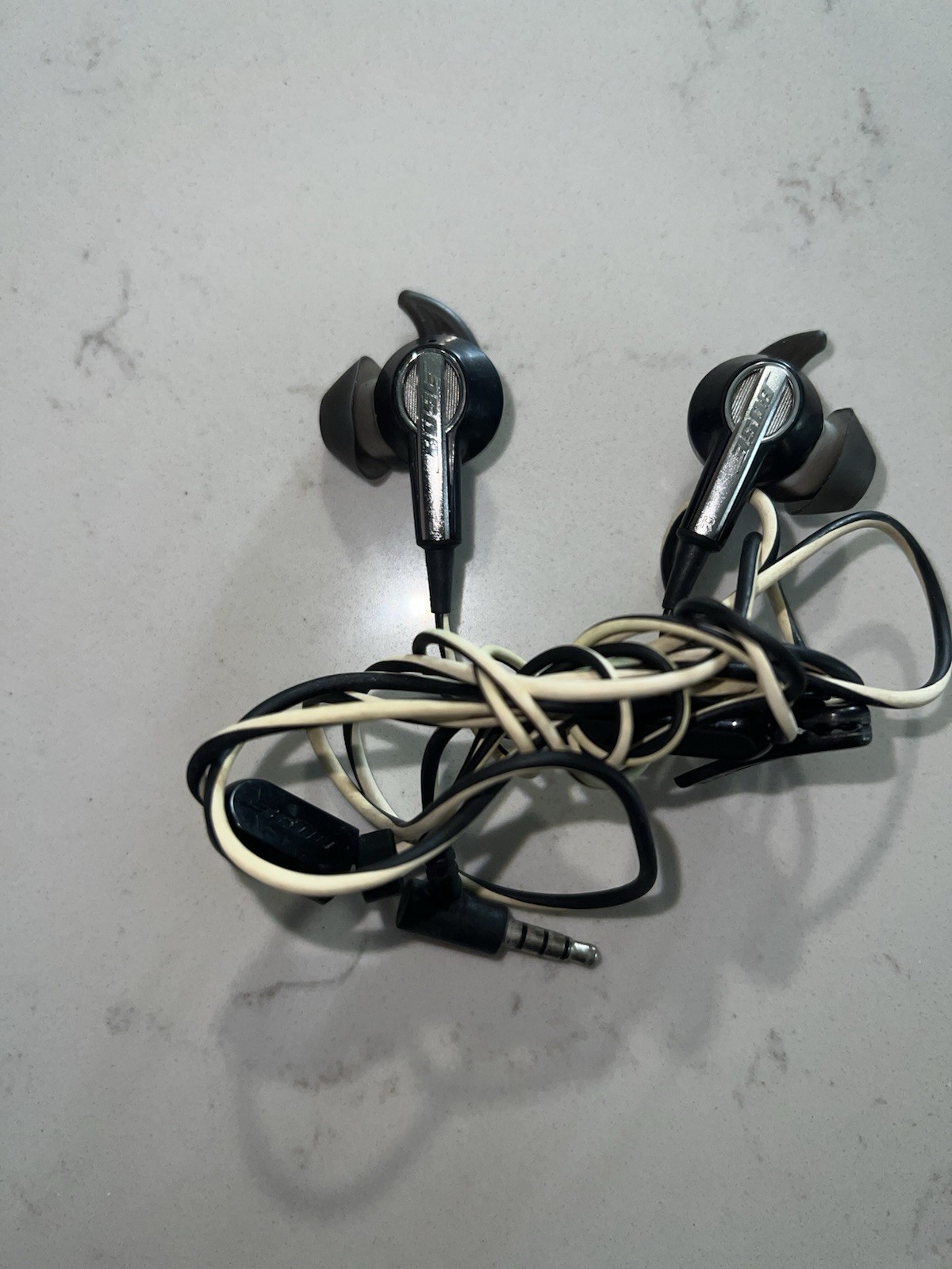 BOSE SOUND SPORT ie2 IN-EAR WIRED EARBUDS, NO MIC. BLACK/WHITE WIRE