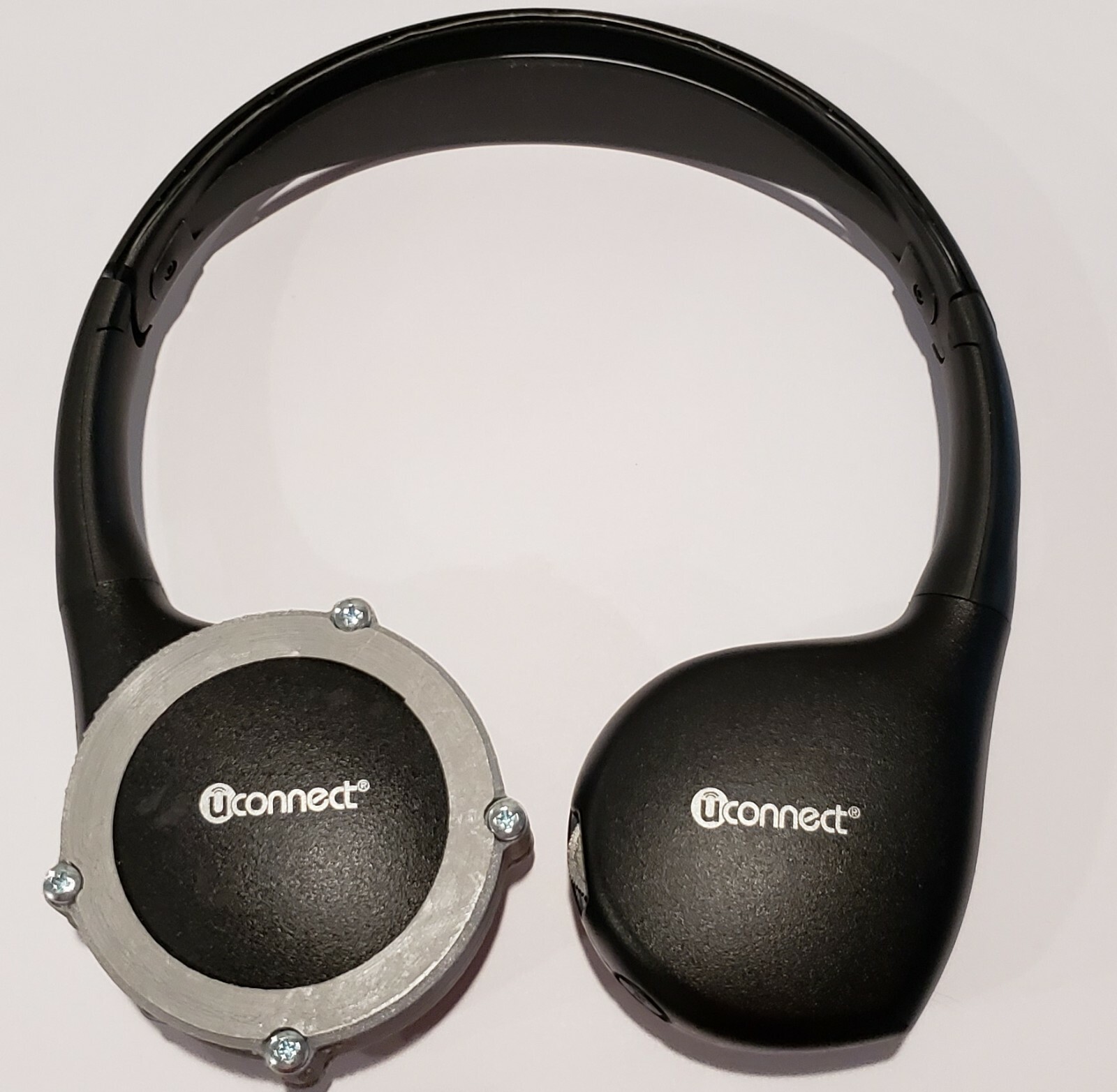 U Connect Headphone – Battery Cover Fix