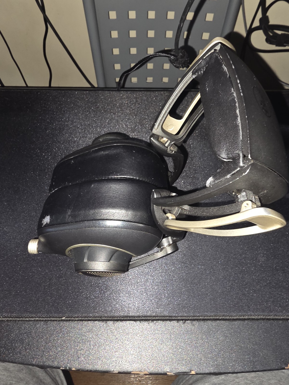 Blue SADIE Over-Ear Closed-Back Headphones – Hi-Fi/Studio, Built-in Amp