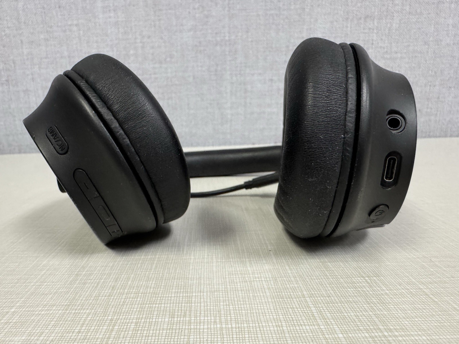 Sony WH-CH720N Noise Canceling Wireless Headphones with case YY2966 – Black