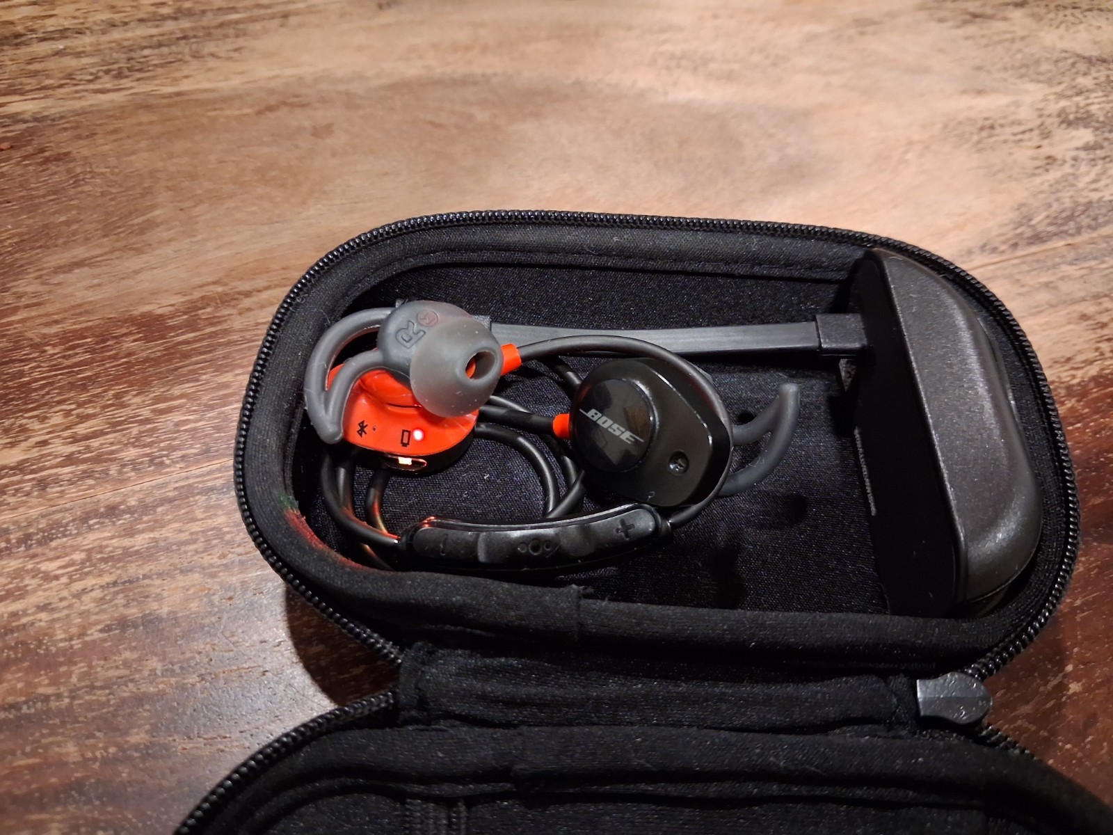 Bose SoundSport Pulse in-ear Headphones +Heart Rate Sensor & OEM Charging Case!