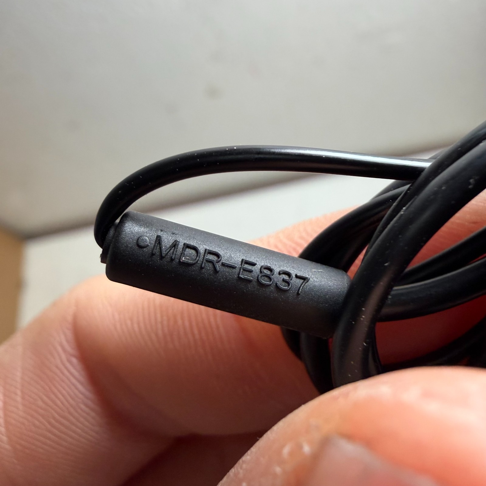 1995 Sony MDR-E837 Black Wired 3.5mm Jack 16 ohm Stereo Dynamic Earphones