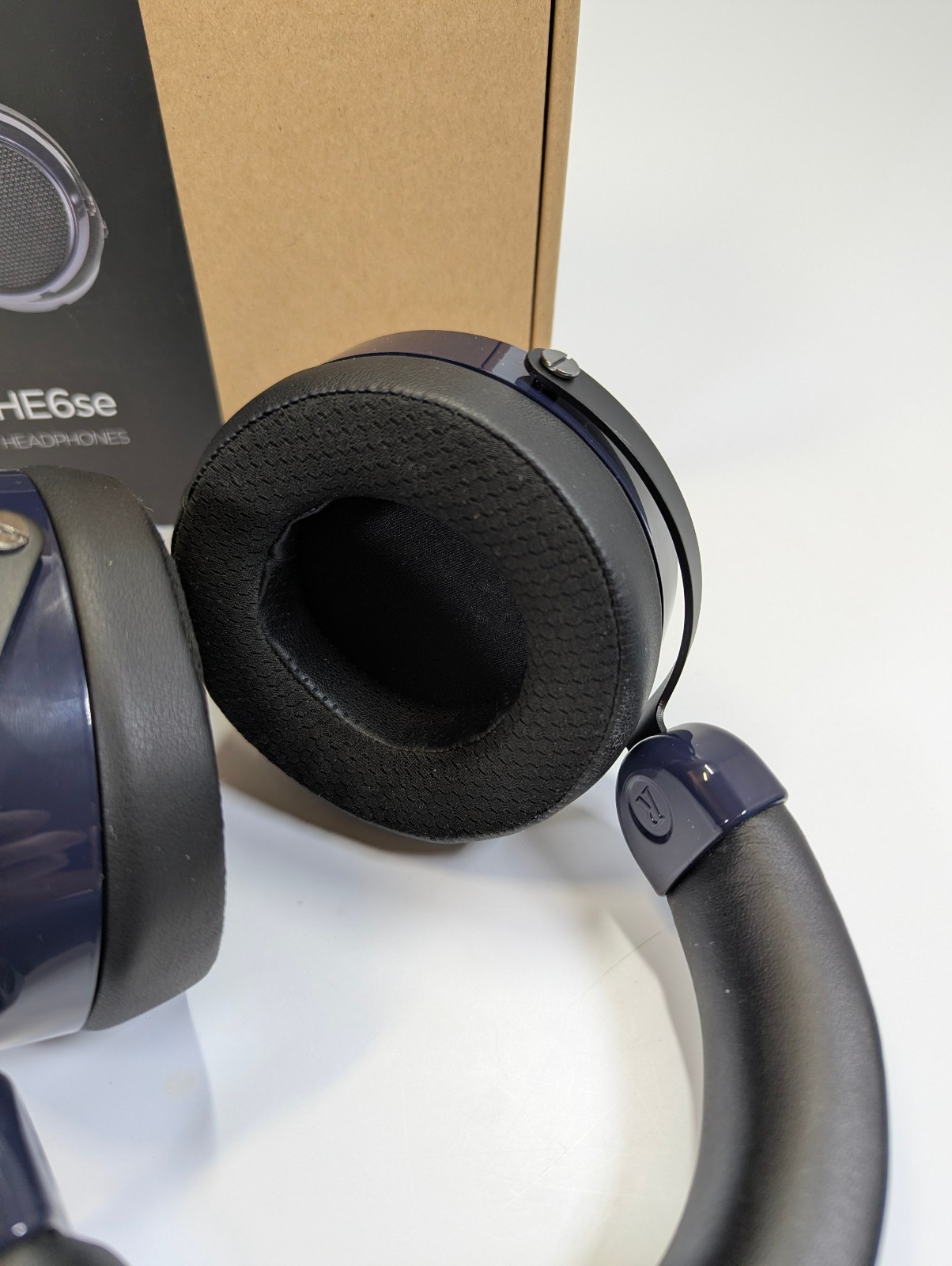 Hifiman HE-6 SE V2 Open Back Headphones – Balanced 6ft XLR Cable – Mint – Clean