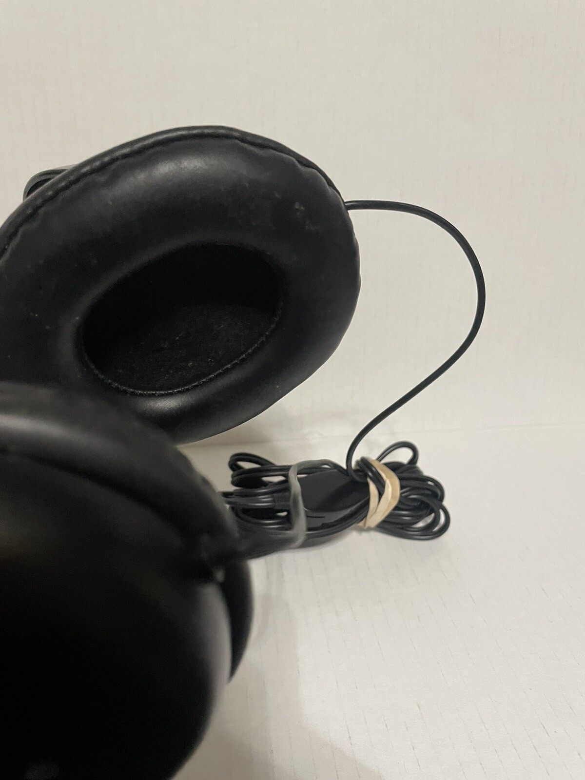 NEW Logitech Labtec Elite 825 Stereo Headphones Headset W/ Volume Control Black