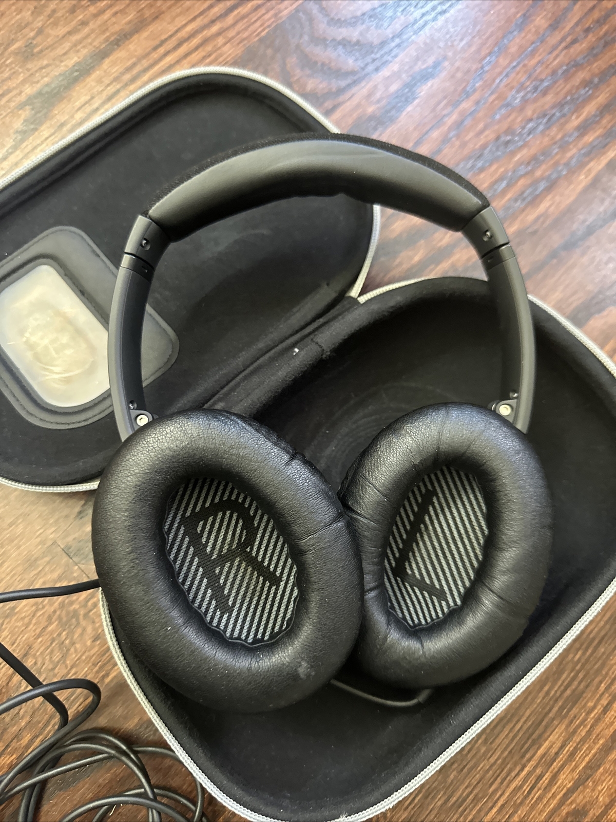 Bose QC 25 Acoustic Noise Cancelling Headphones For American Airline Aircraft