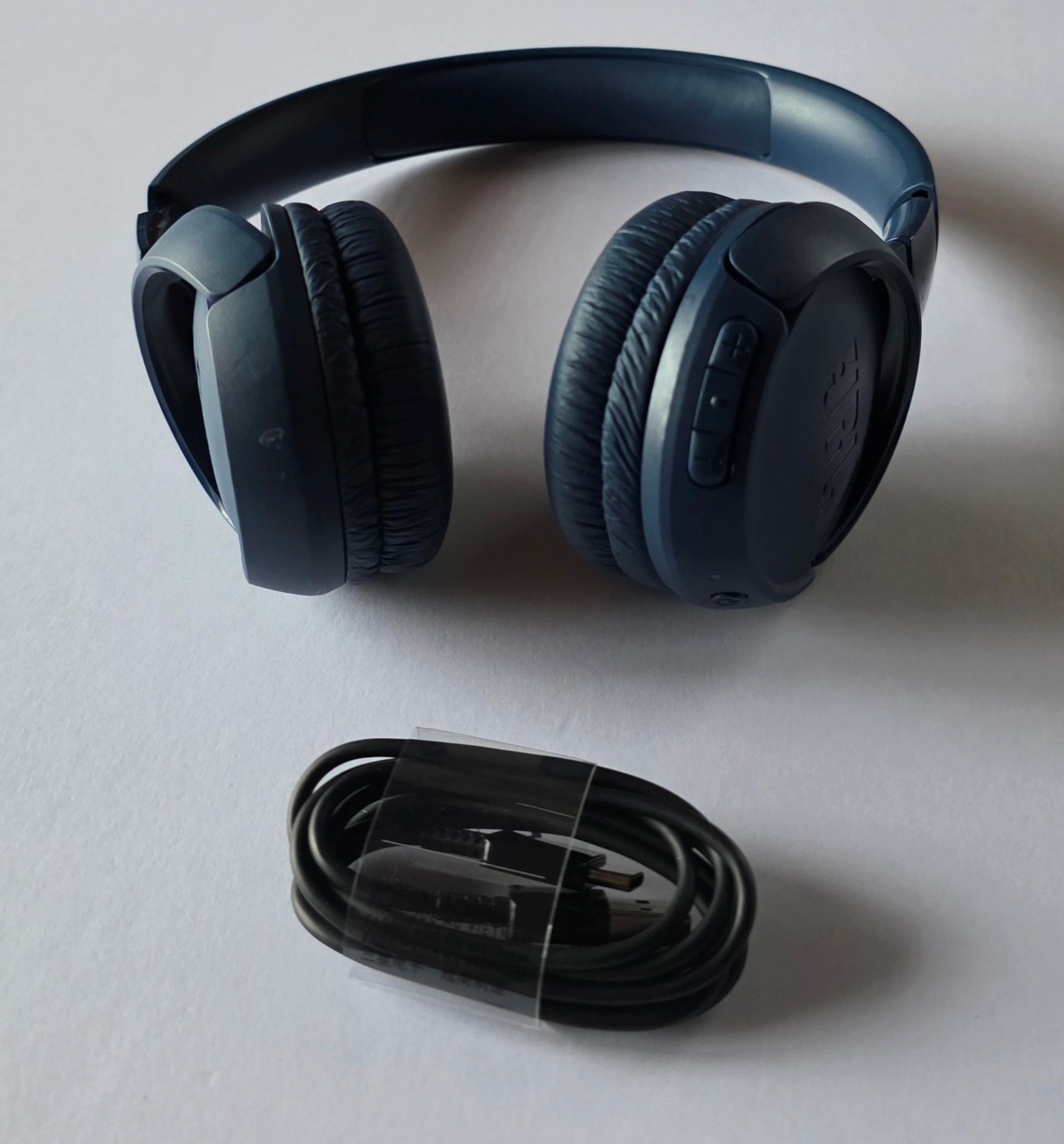 Original Blue JBL Tune 520BT On-Ear Wireless Headphones with Cable in Bulk Pkg