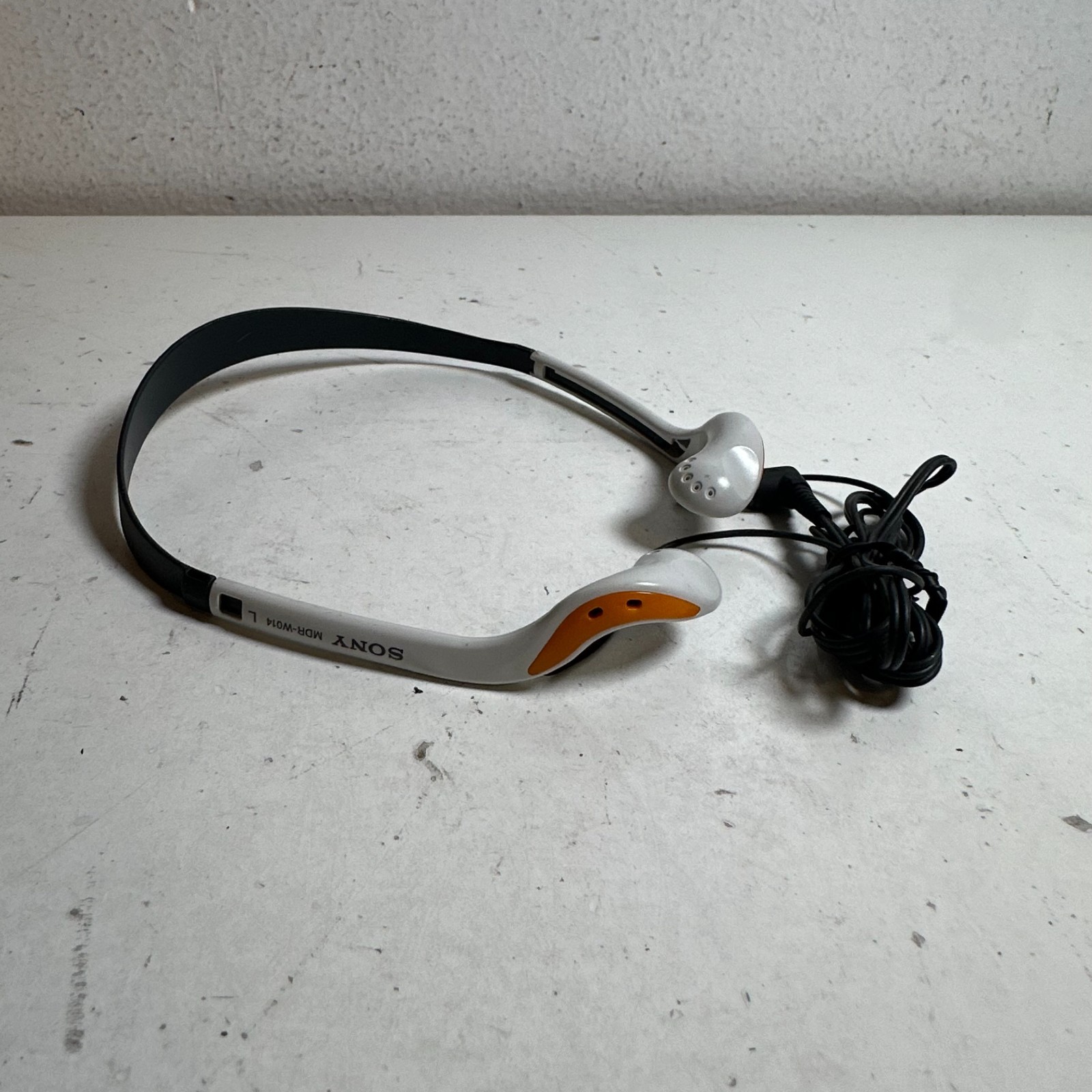 Vintage Sony MDR-W014 White Lightweight Vertical Wired 3.5mm Jack Headphones