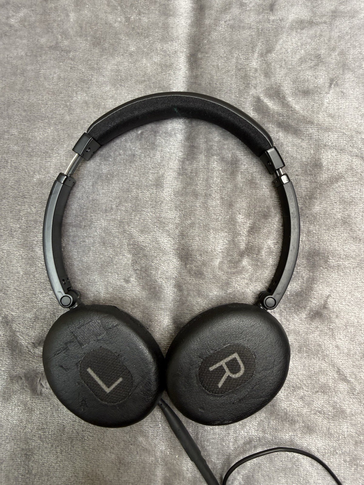Bose Black On-Ear Wired Foldable Headphones In Black Wire Included