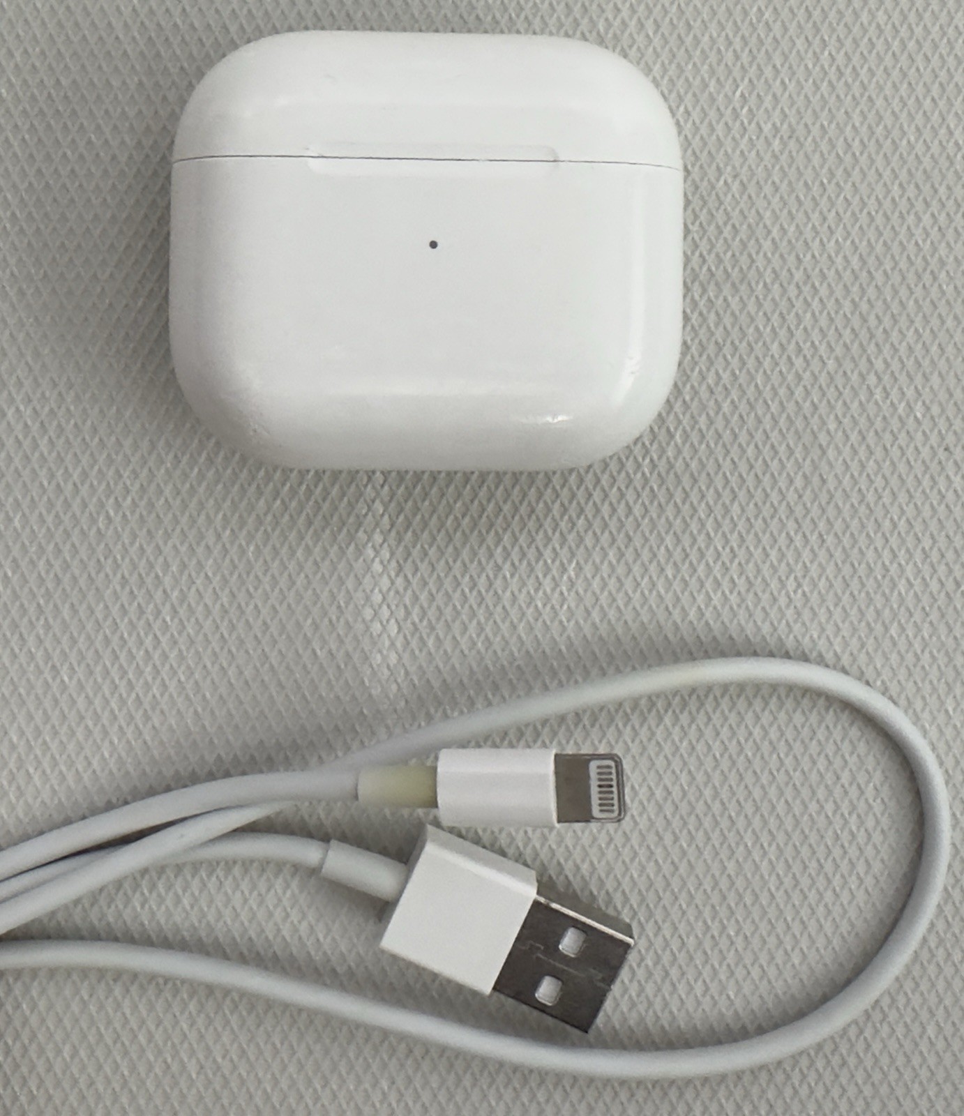 Apple AirPods 3rd Gen A2564 Bluetooth Wireless In-Ear Mic White + Cable