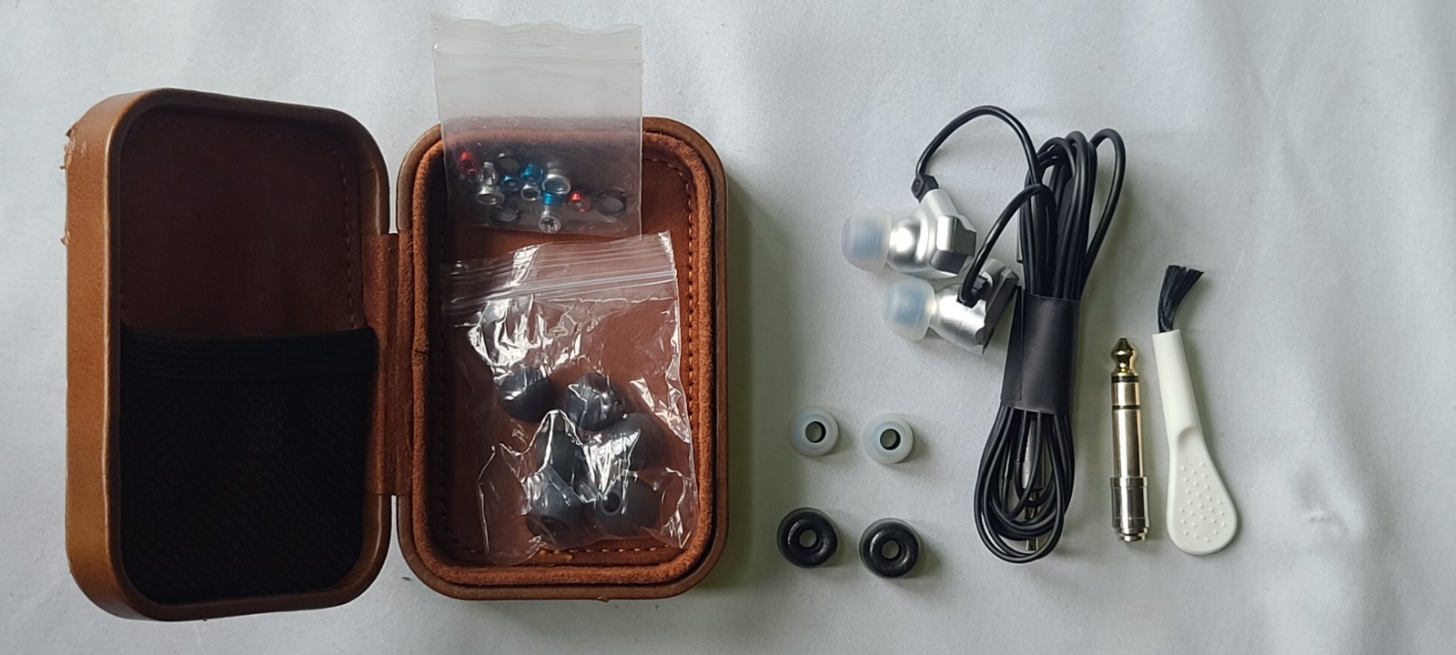 Shuoer Tape Pro Hifi In Ear Headphones With Assorted Accessories
