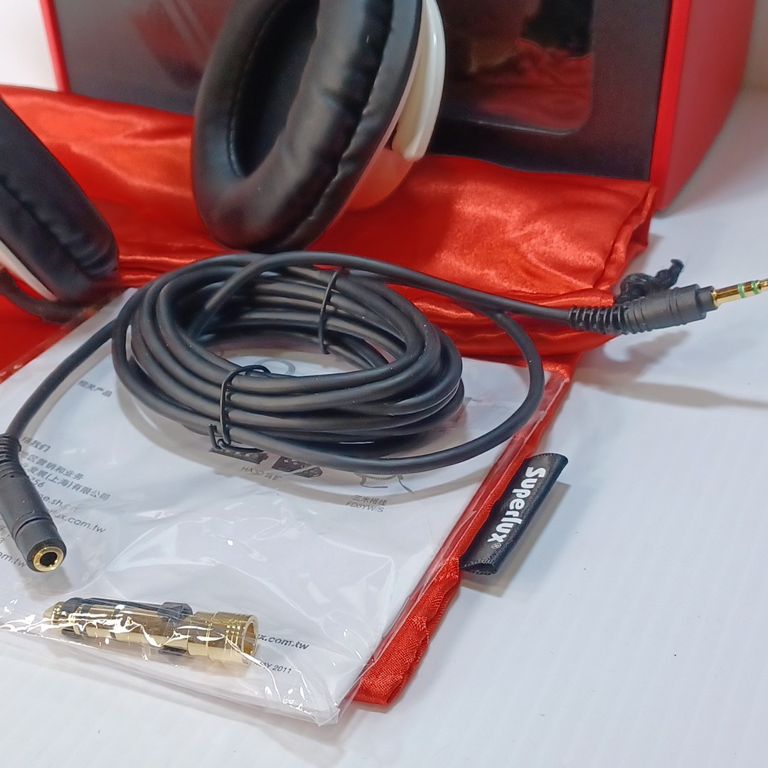 Superlux Studio monitor Headphones White HD661