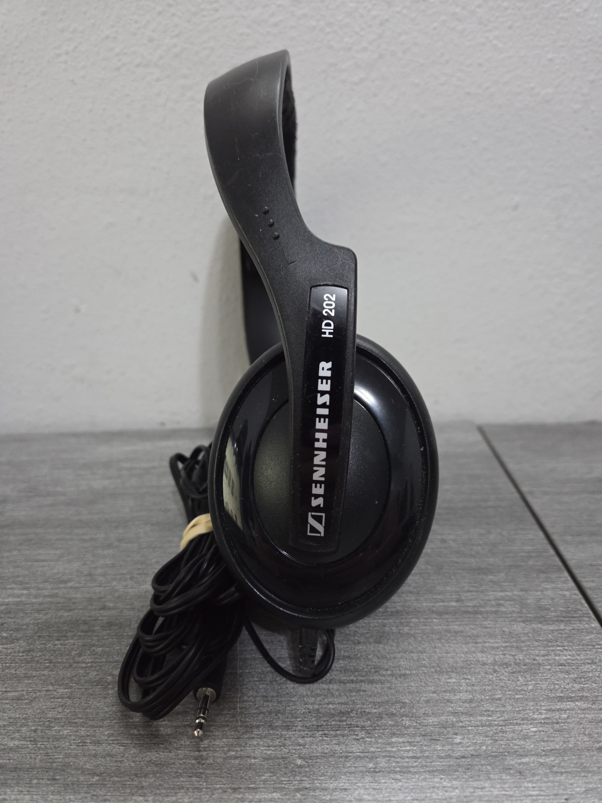 Sennheiser HD 202 Headphones Black 3.5mm Jack Over Ear Tested Works