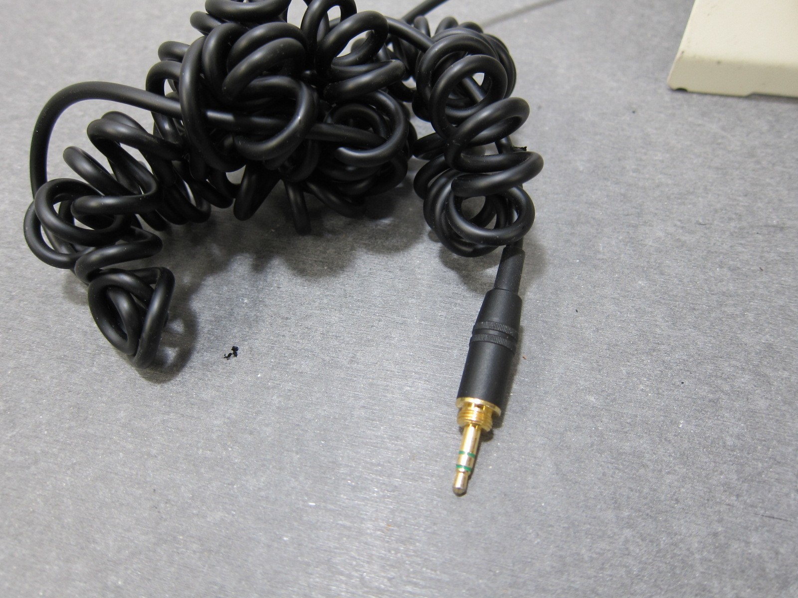 Sony MDR-7506 Professional Wired Headphone Thailand – NEW EARPADS INSTALLED!