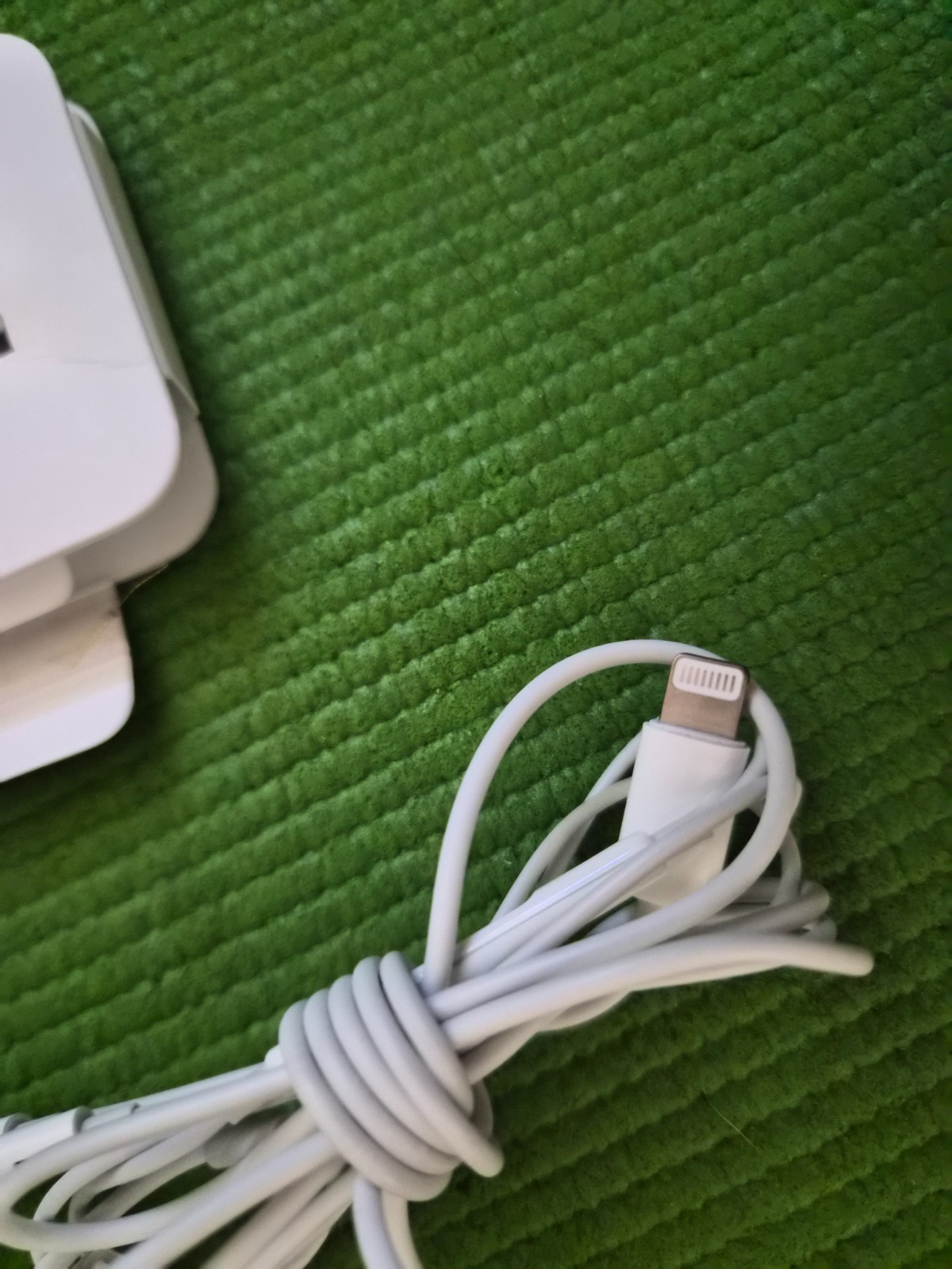 Lot of 20 pcs Wired Earphones Earbuds Assorted Ear Adapters Apple Volume control