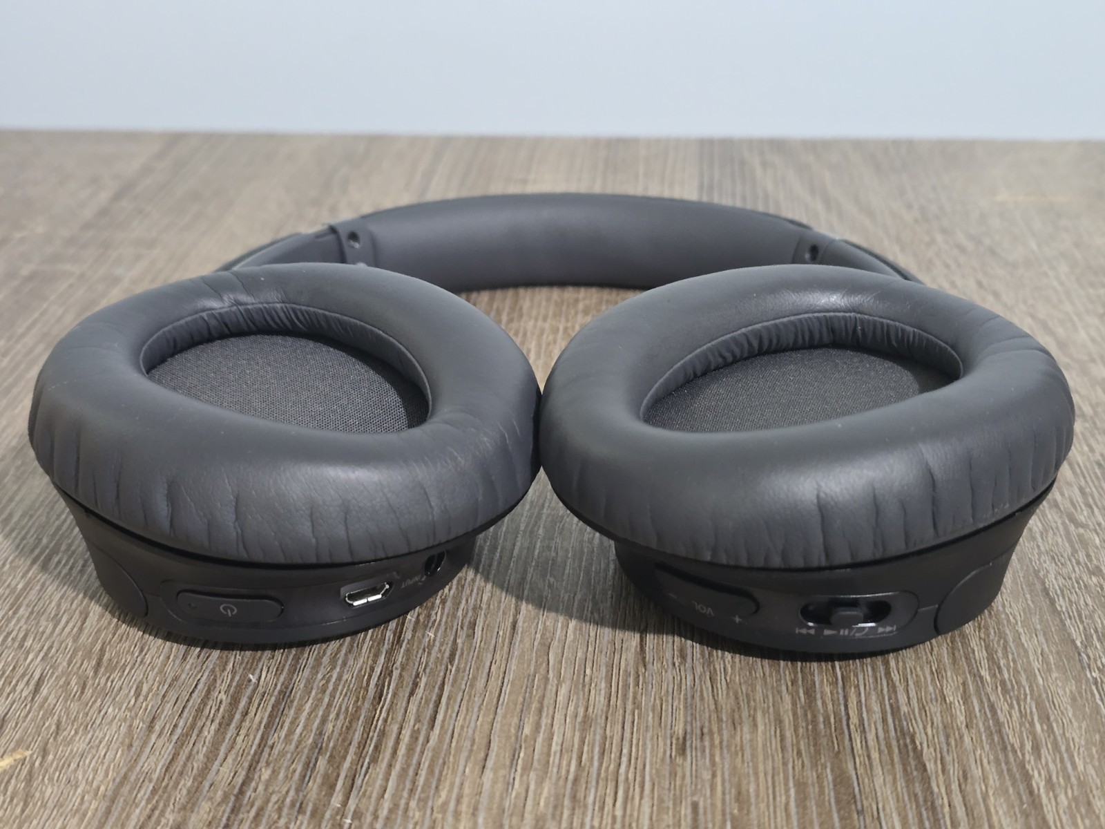 Sony Wireless Over the Ear Noise Canceling Headphones WH-CH700N Headphones