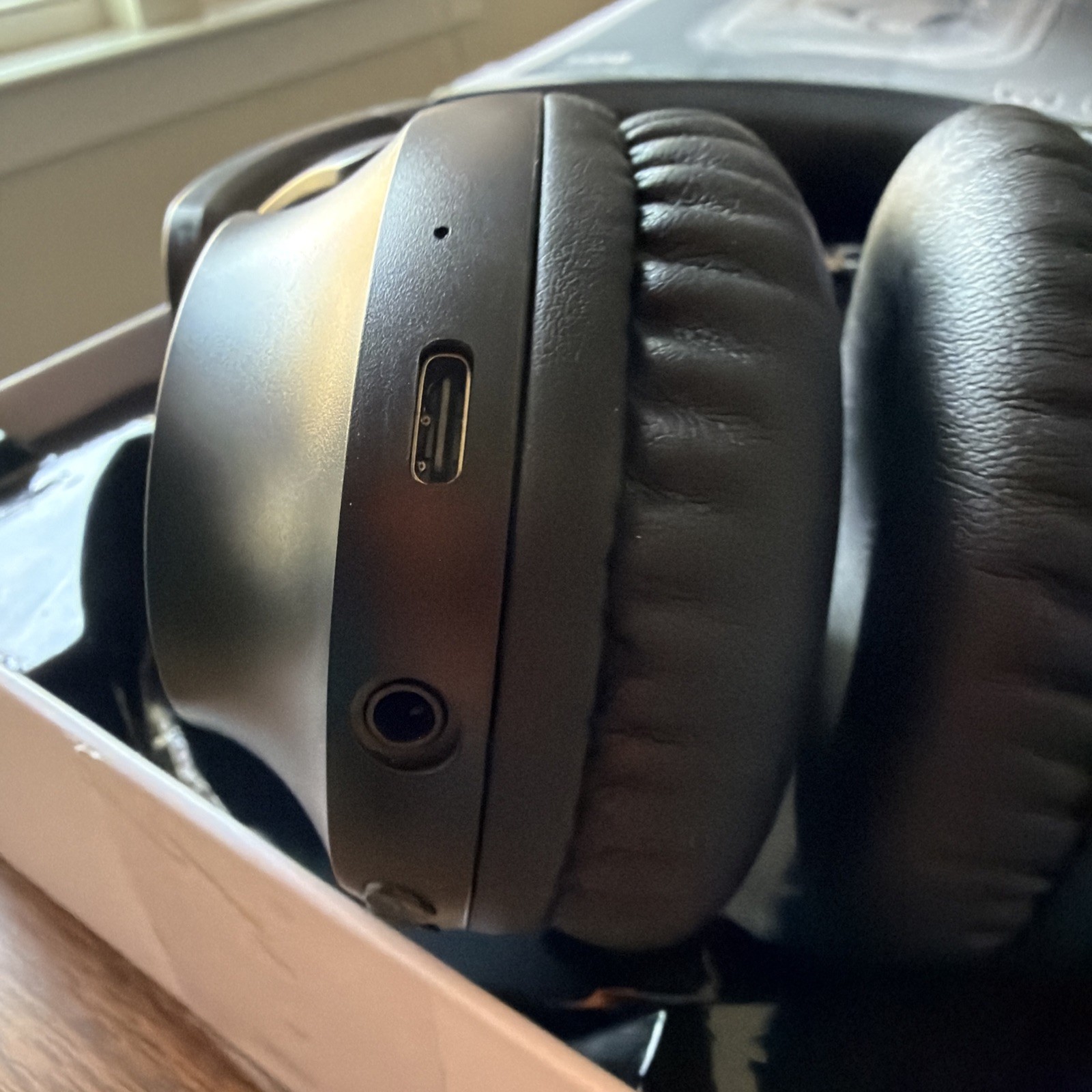 TAGRY HYBRID ACTIVE NOISE CANCELLING HEADPHONES 100H Playtime Wireless-Black