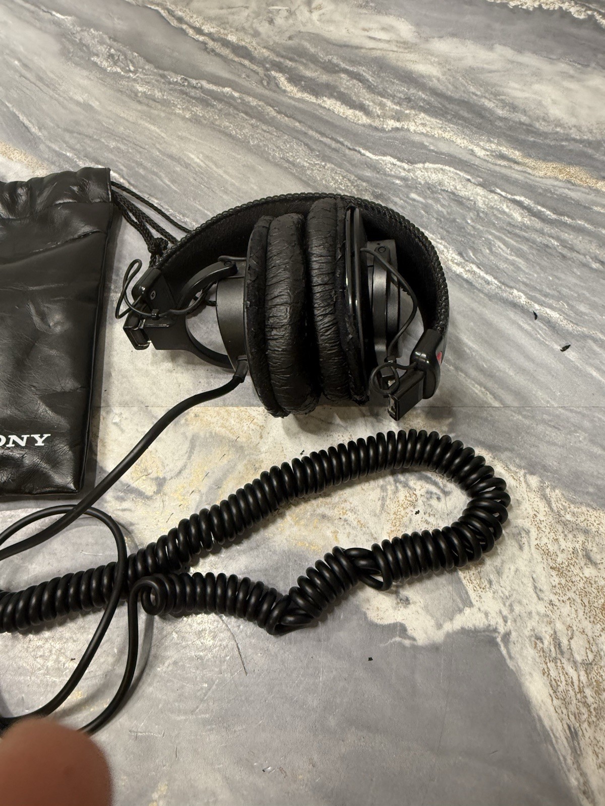 Sony MDR-V6 Over the Ear Headphones – Studio Monitors – Black