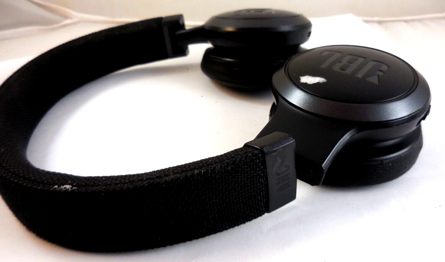 JBL Live 460NC Wireless On-Ear Noise-Cancelling Headphones – Black