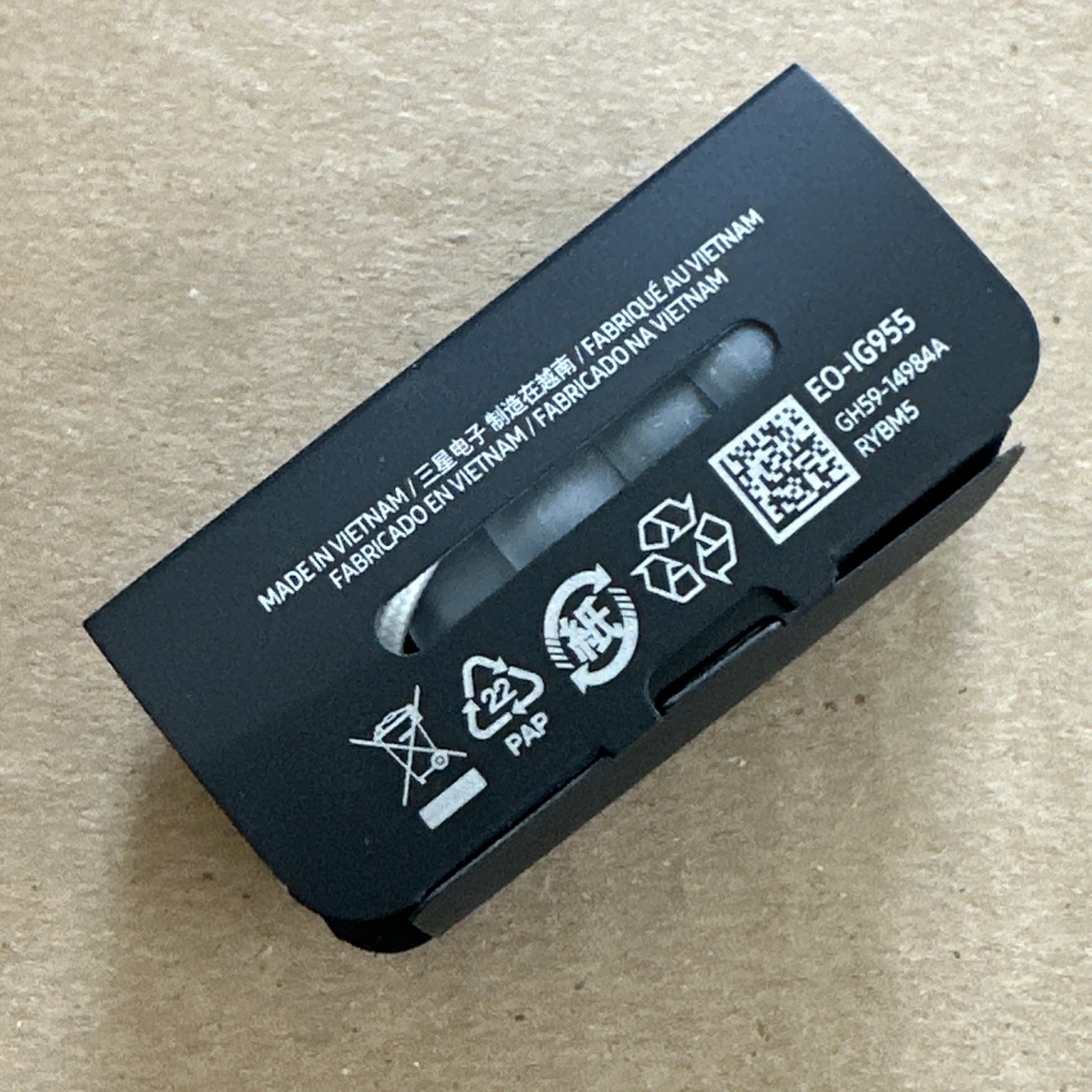 New Samsung AKG EO-IG 955 3.5mm Earbud Headphones with Micrphone White