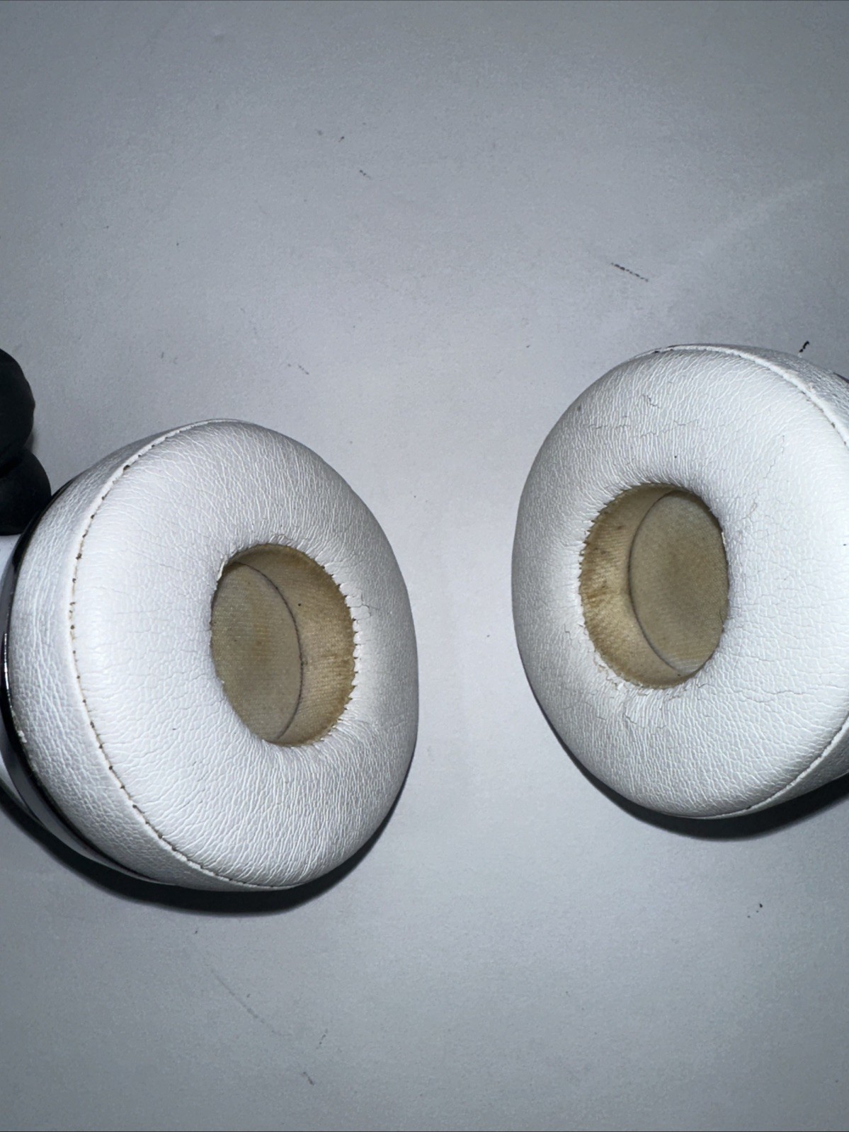 Beats by Dr. Dre Solo3 Wireless Needs New Pads Headphones White Silver