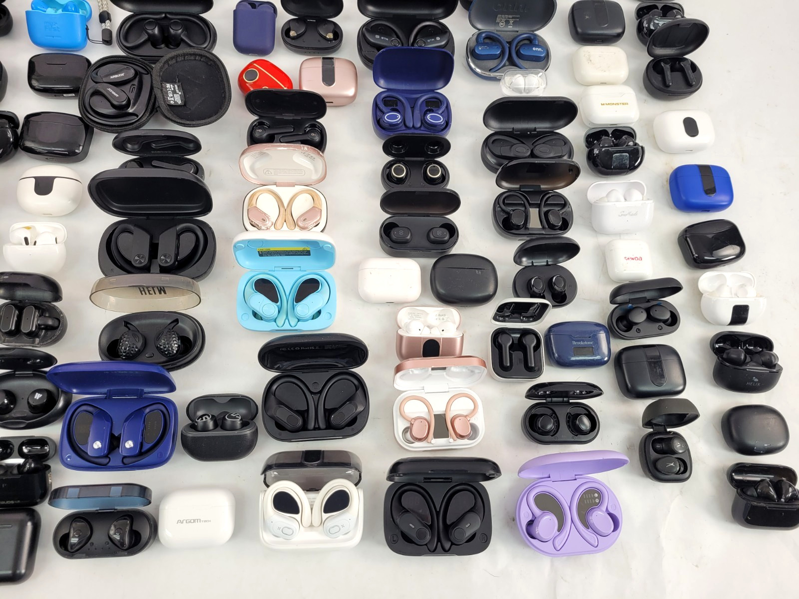 LOT OF 100 Skullcandy ALTEC TOZO Brookstone Generic In-ear Bluetooth Earbuds (2)