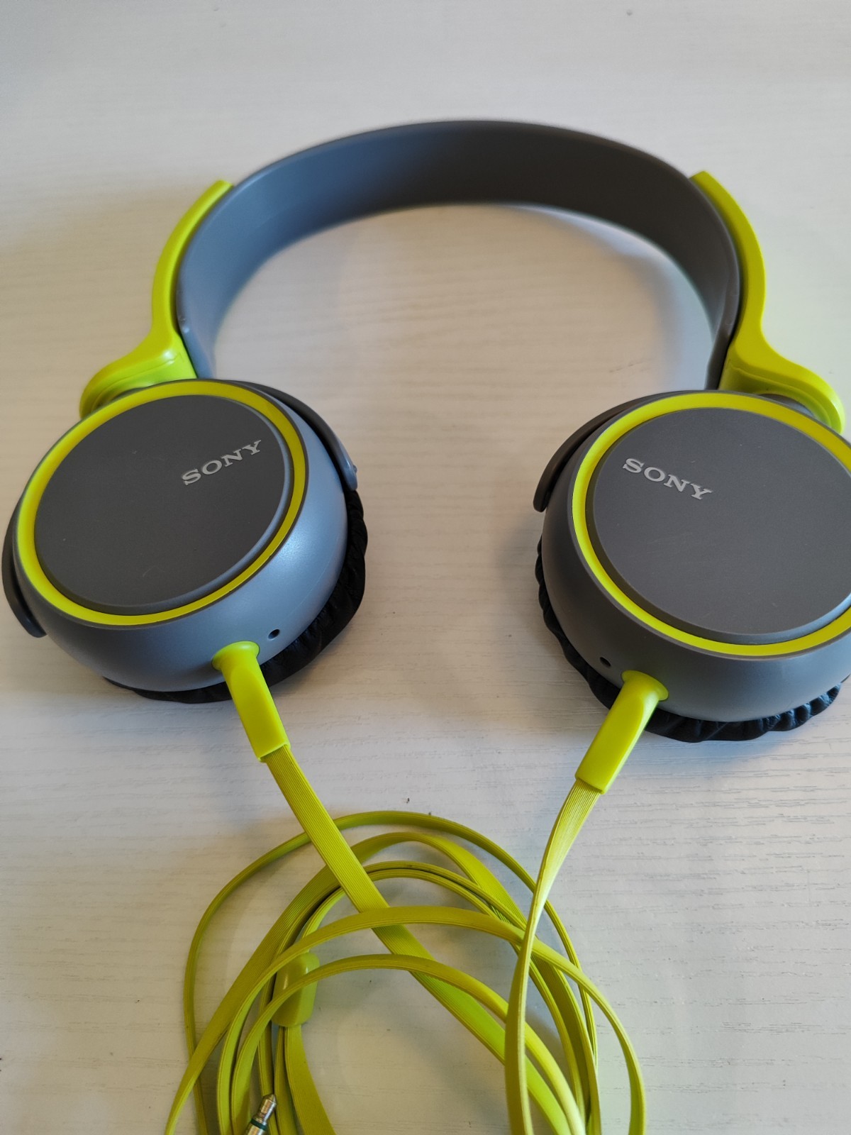 Sony MDR-XB400 Wired Extra Bass Headphones In Great Condition With New Ear Pads