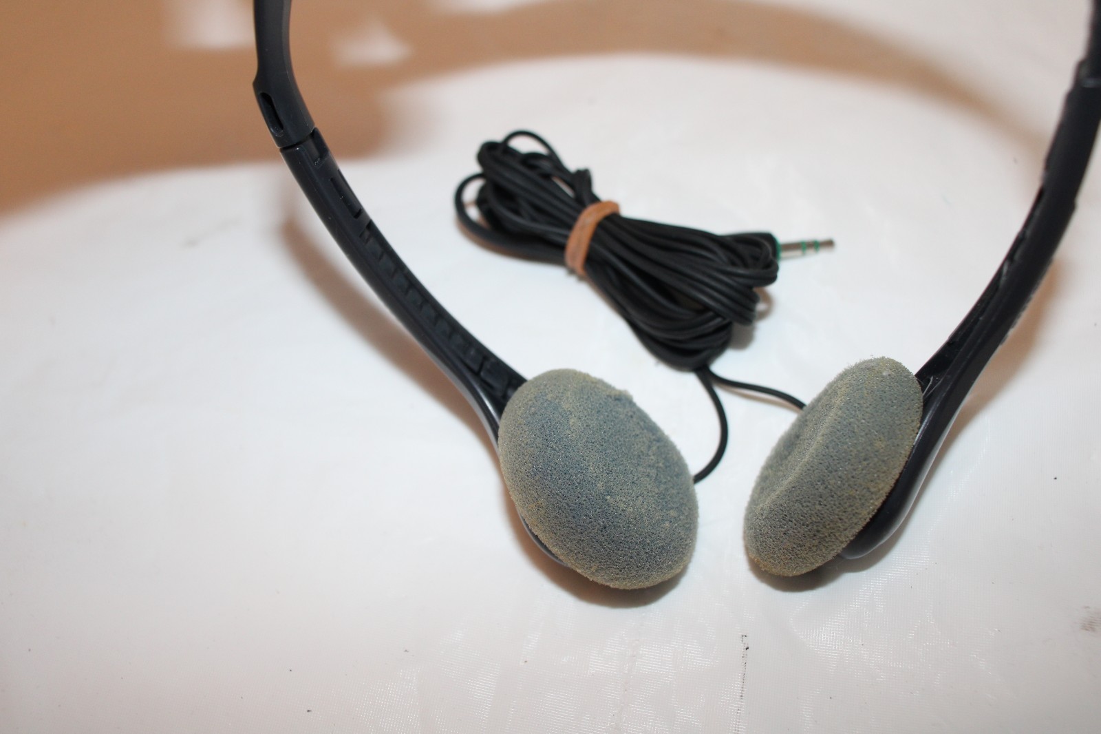 Sony MDR-005E Stereo Walkman Behind The Neck Lightweight Headphones TESTED WORKS