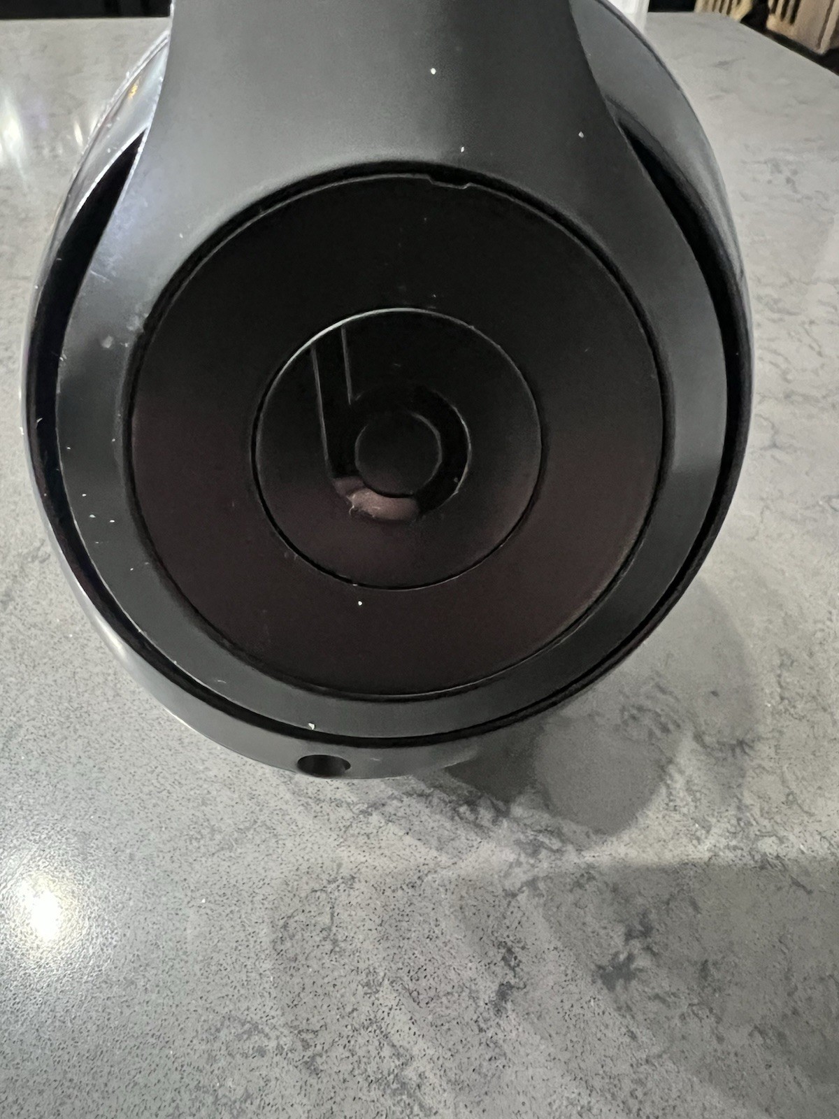 Beats by Dr. Dre Studio3 Over the Ear Wireless Headphones – Black Small Tear