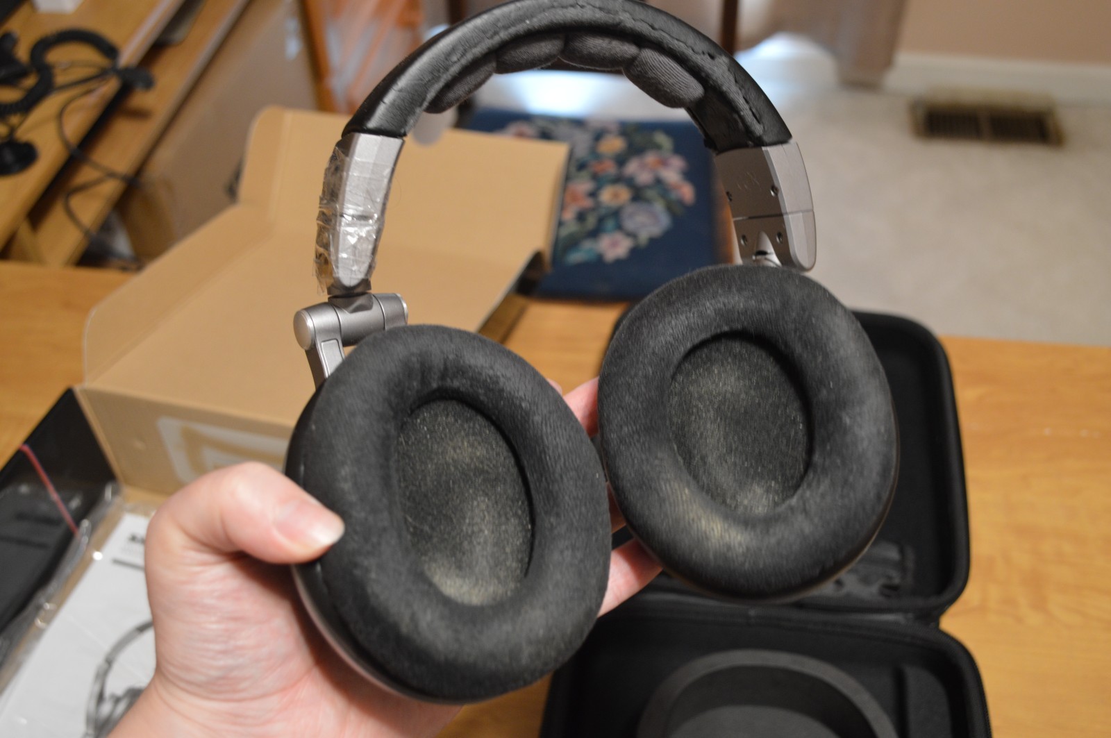 Shure SRH940 Professional Studio Reference Headphones (See Description)