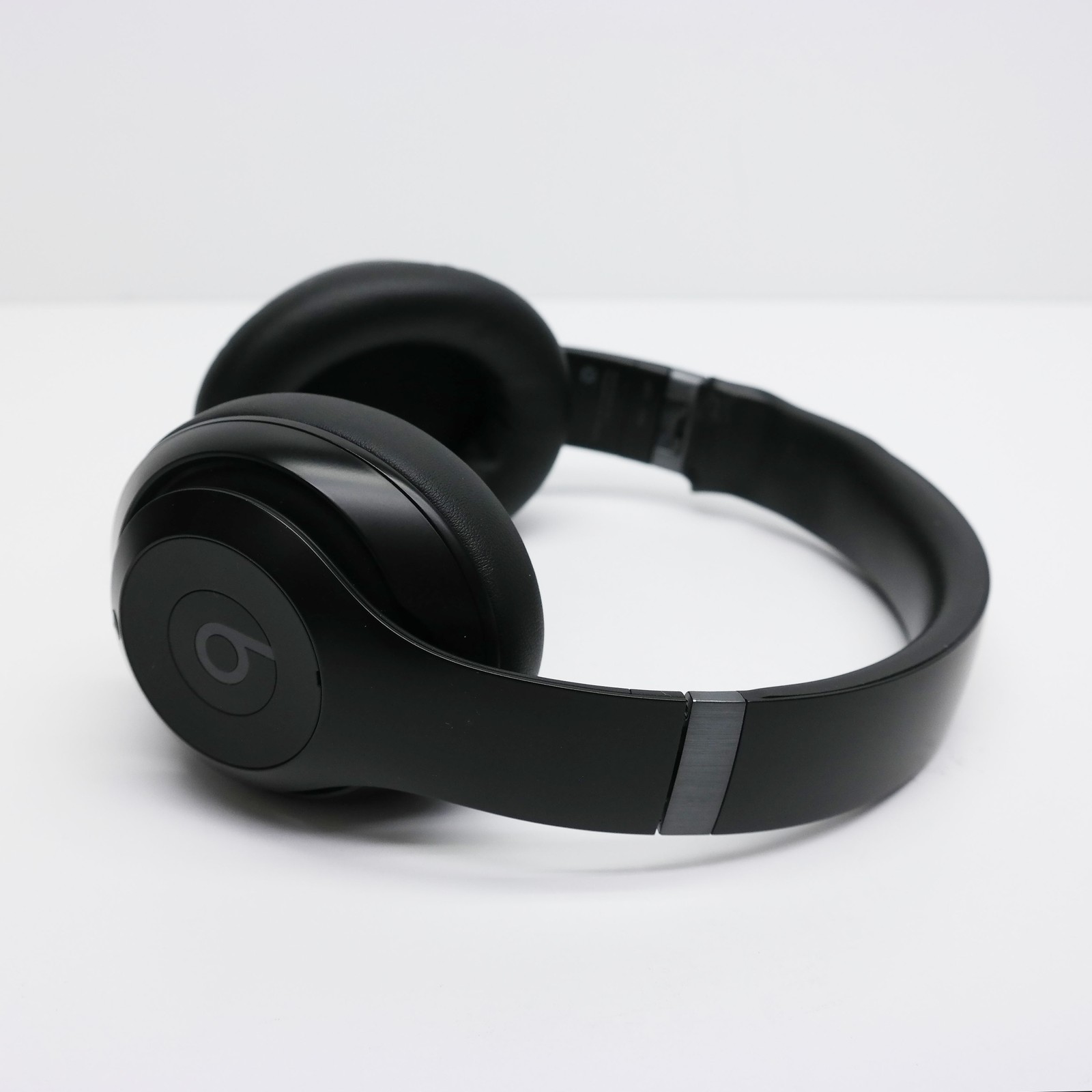 Beats by Dr. Dre Studio Pro Over Ear Headphones MQTP3LL/A Black READ