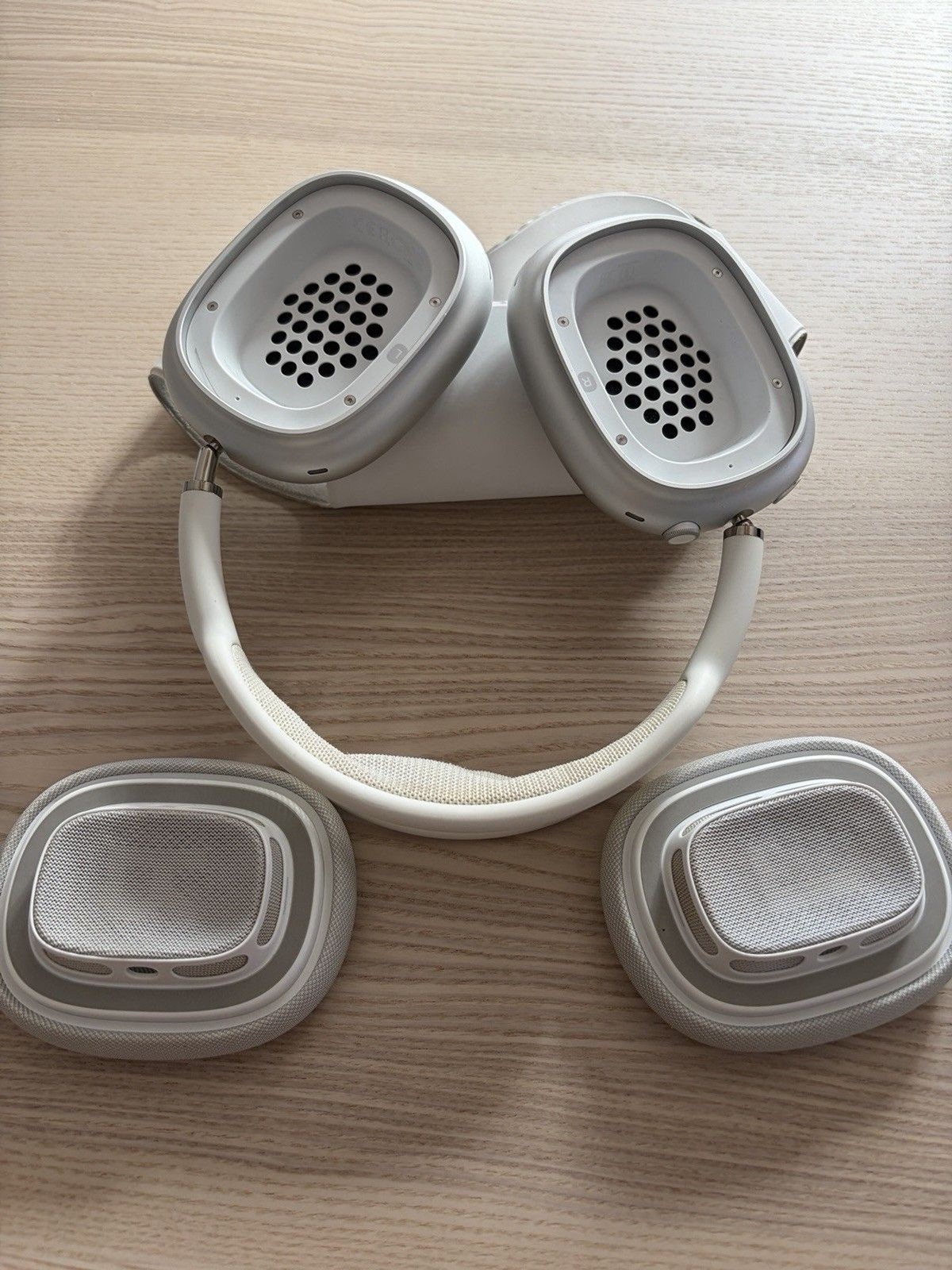 Authentic Apple AirPods Max White Silver A2096 1st Gen Lightning Headphones