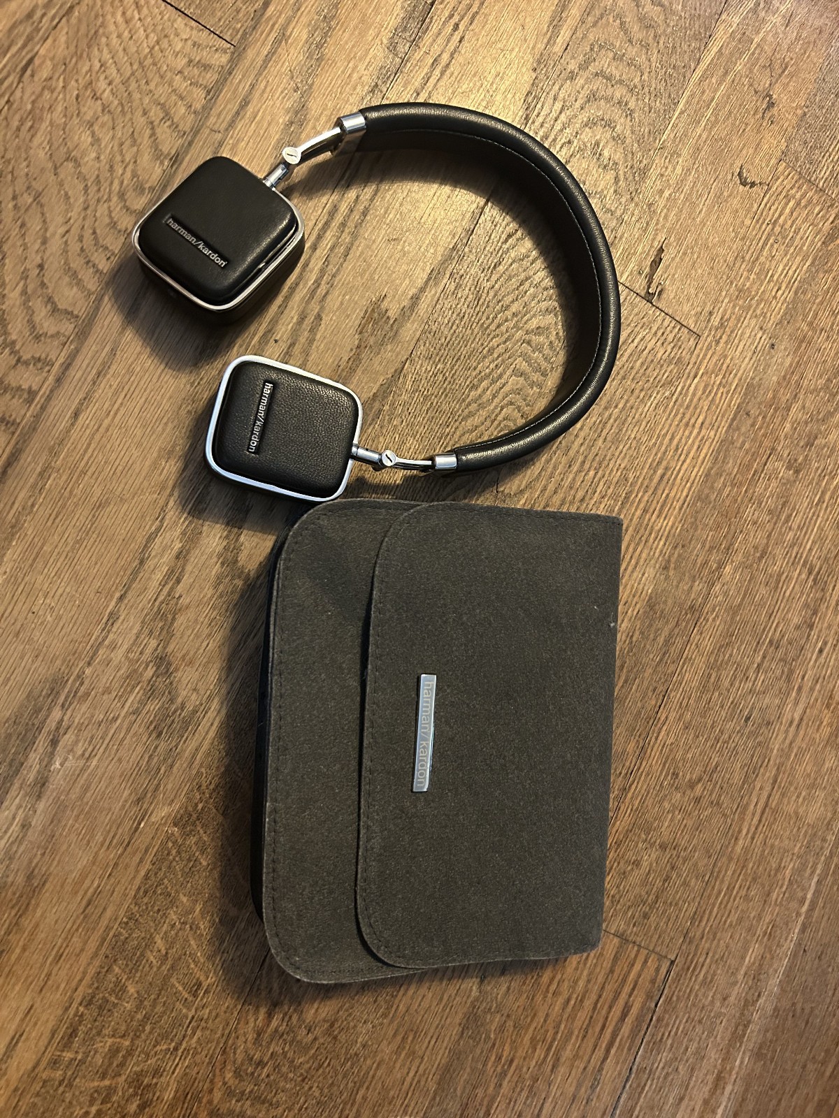 Harmon Kardon Soho Wireless Headphones Black Bluetooth works, wired does not
