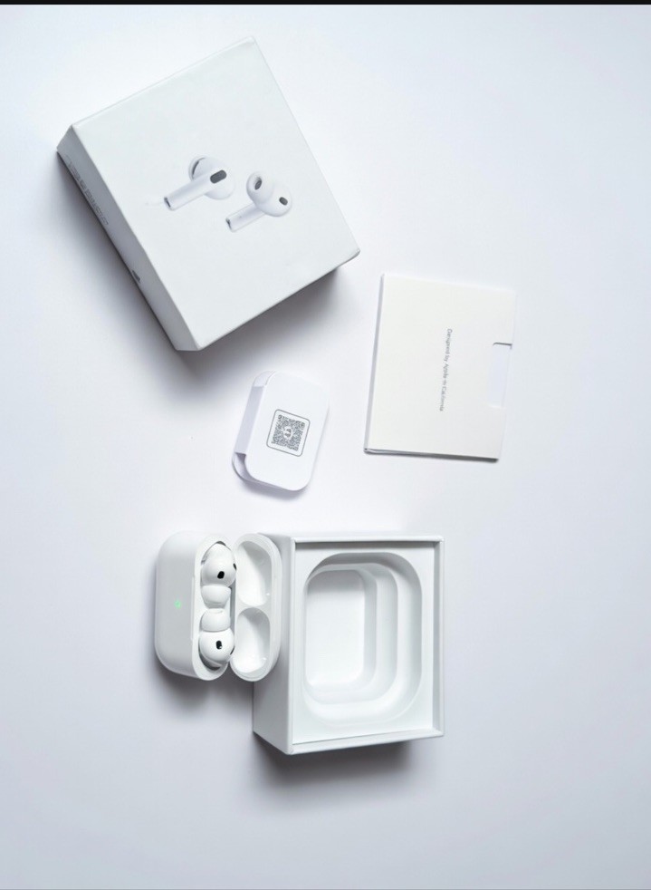 Apple AirPods Pro 3 Wireless Bluetooth Earbuds White Active Noise Cancellation