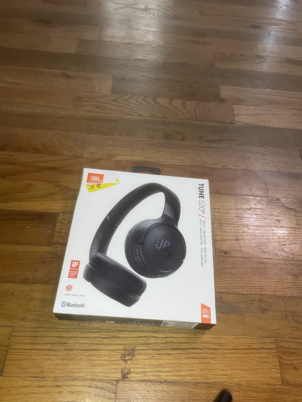 JBL Tune 520BT Wireless Bluetooth On-Ear Headphones With Built-In Microphone NEW