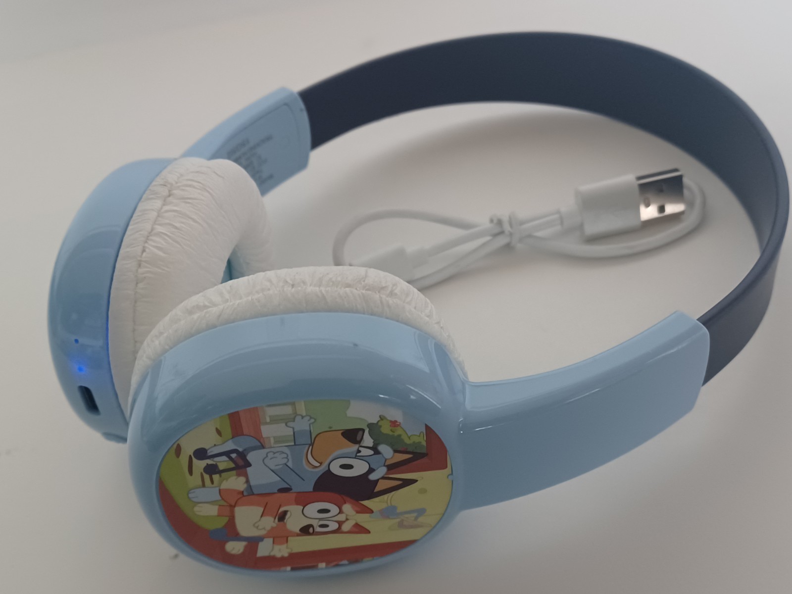 Bluey Bluetooth Kid Safe Headphones, Built-in Mic, Rechargeable, Blue/White
